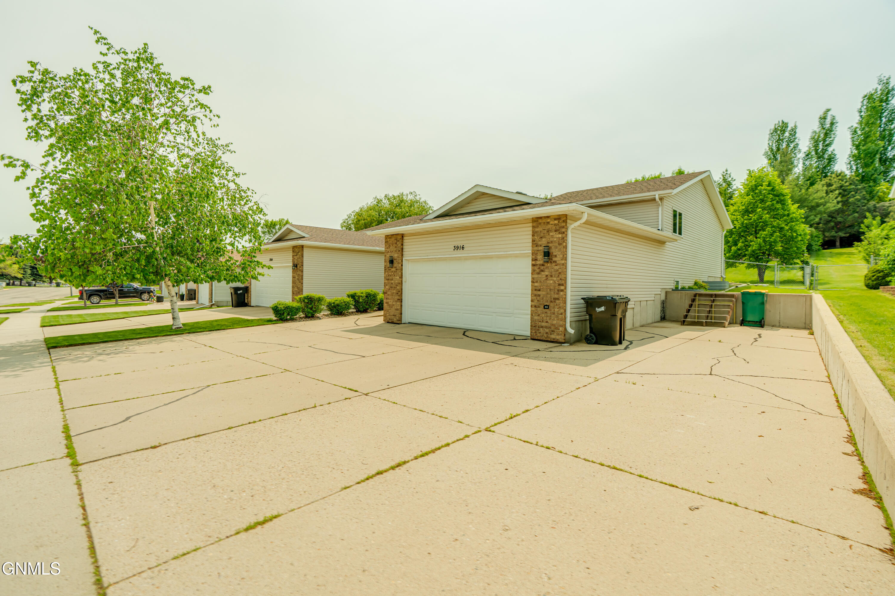 property viewer photo 2