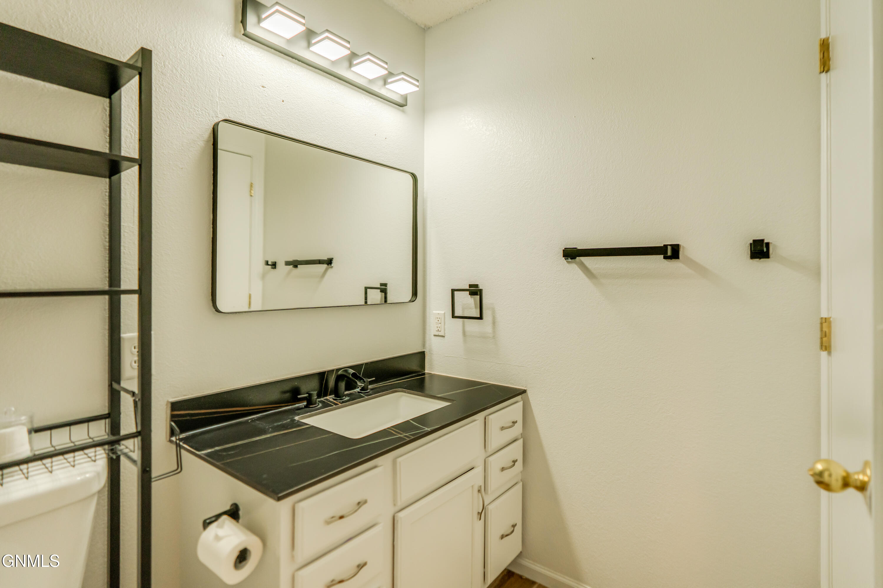 property viewer photo 24