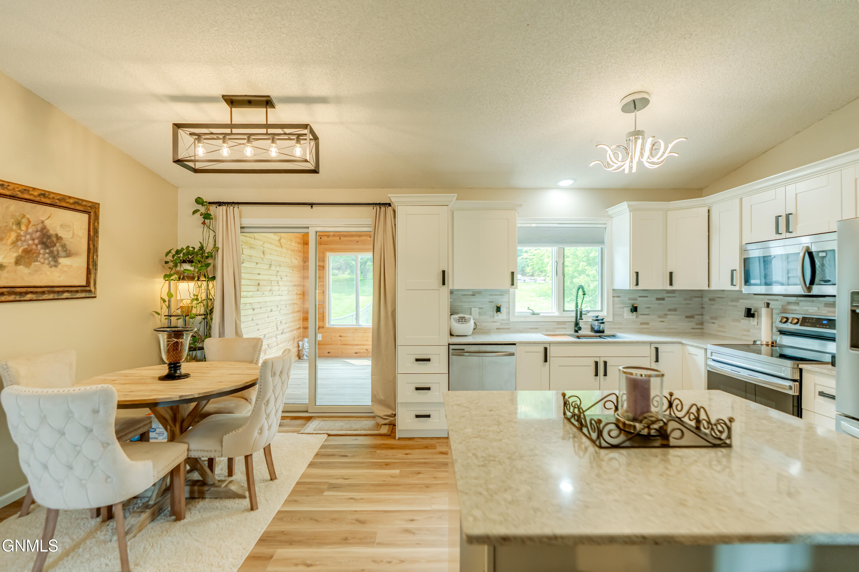 property viewer photo 3