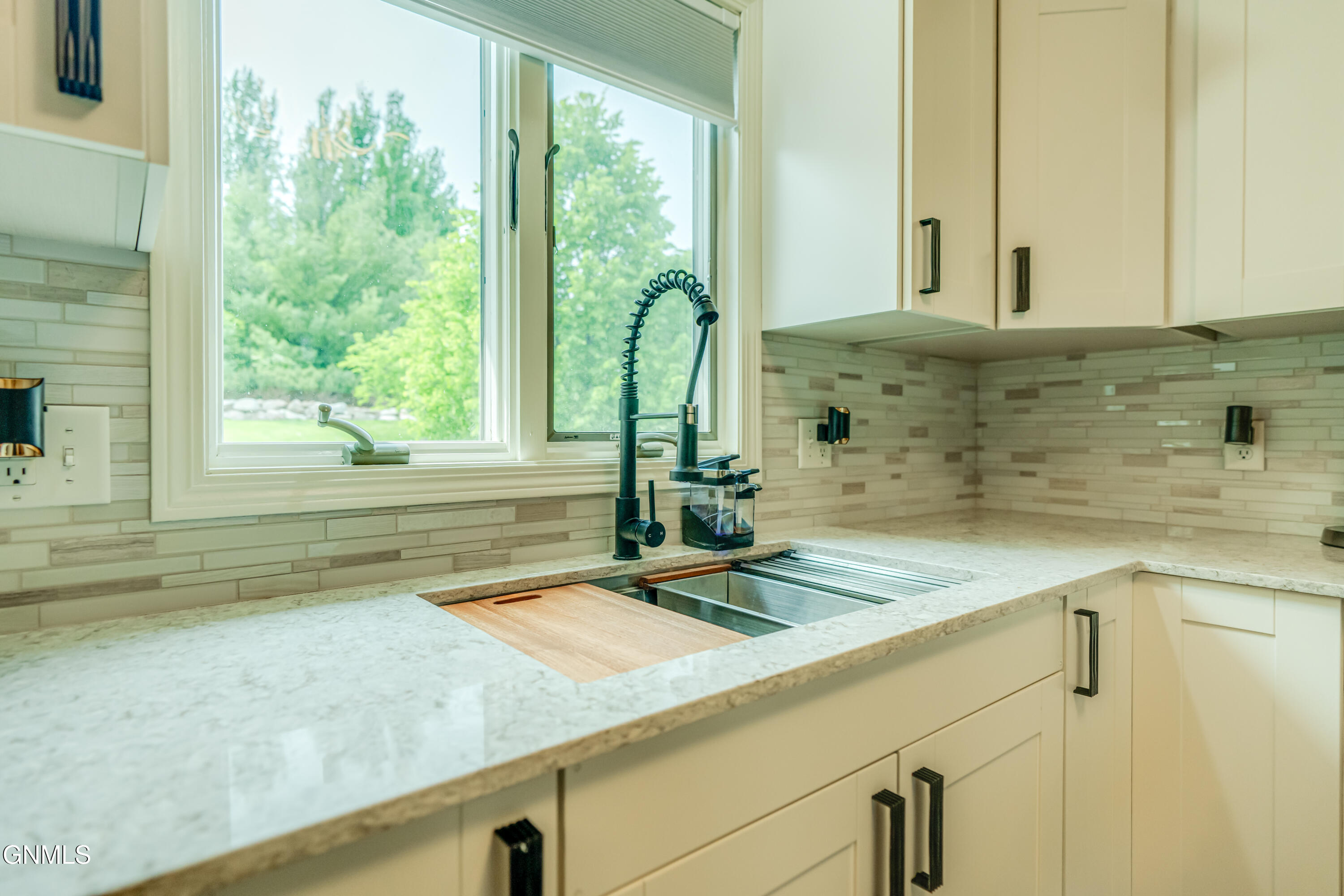property viewer photo 8