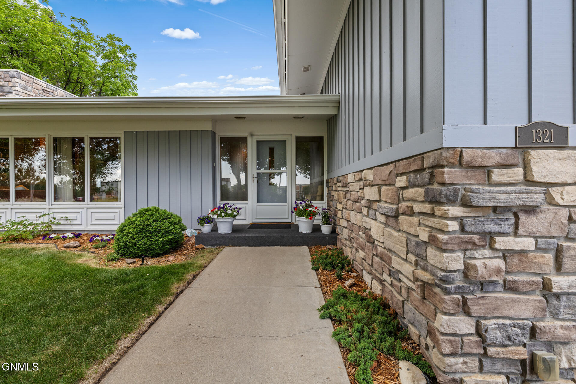 property viewer photo 1