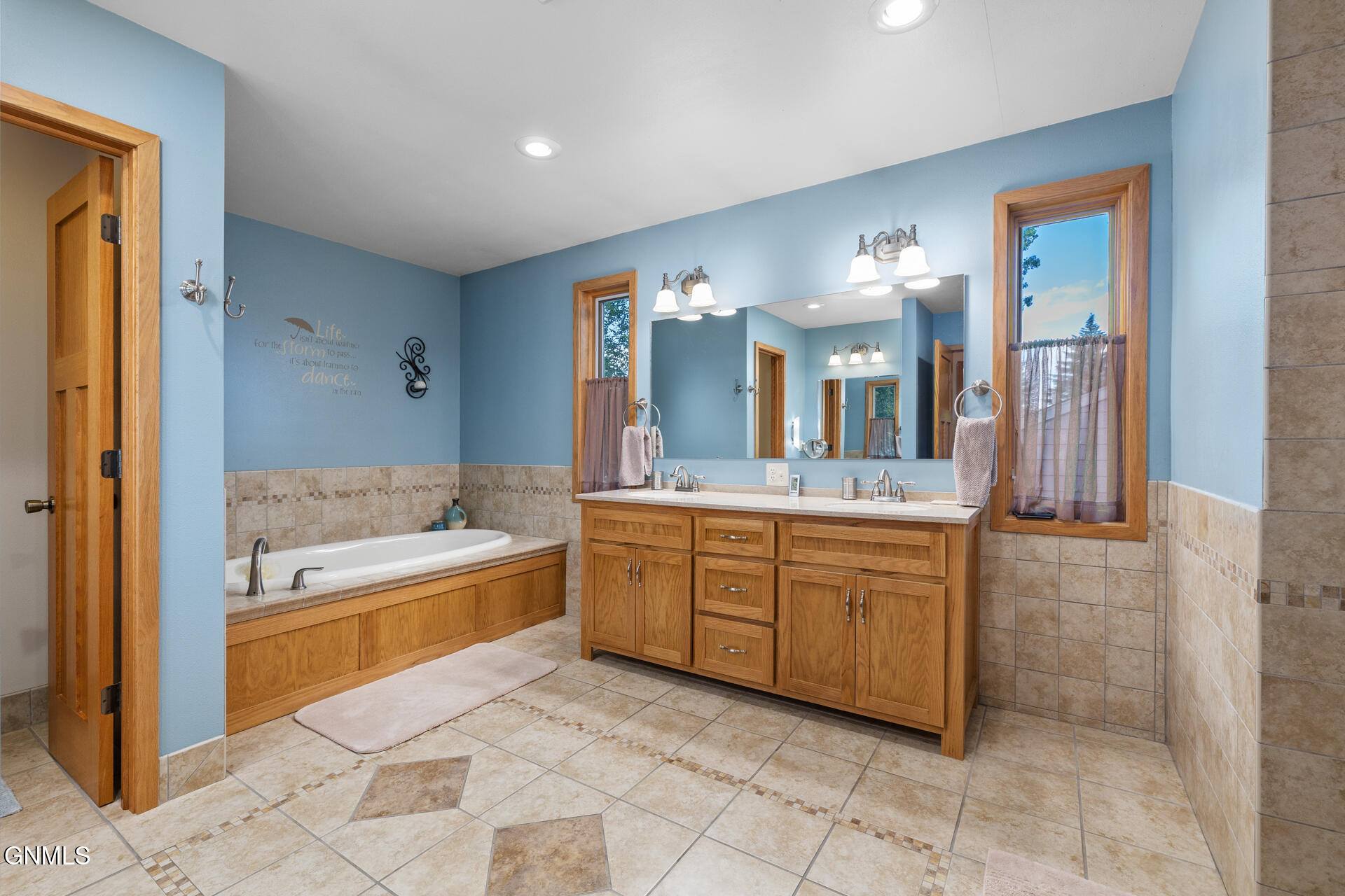 property viewer photo 26