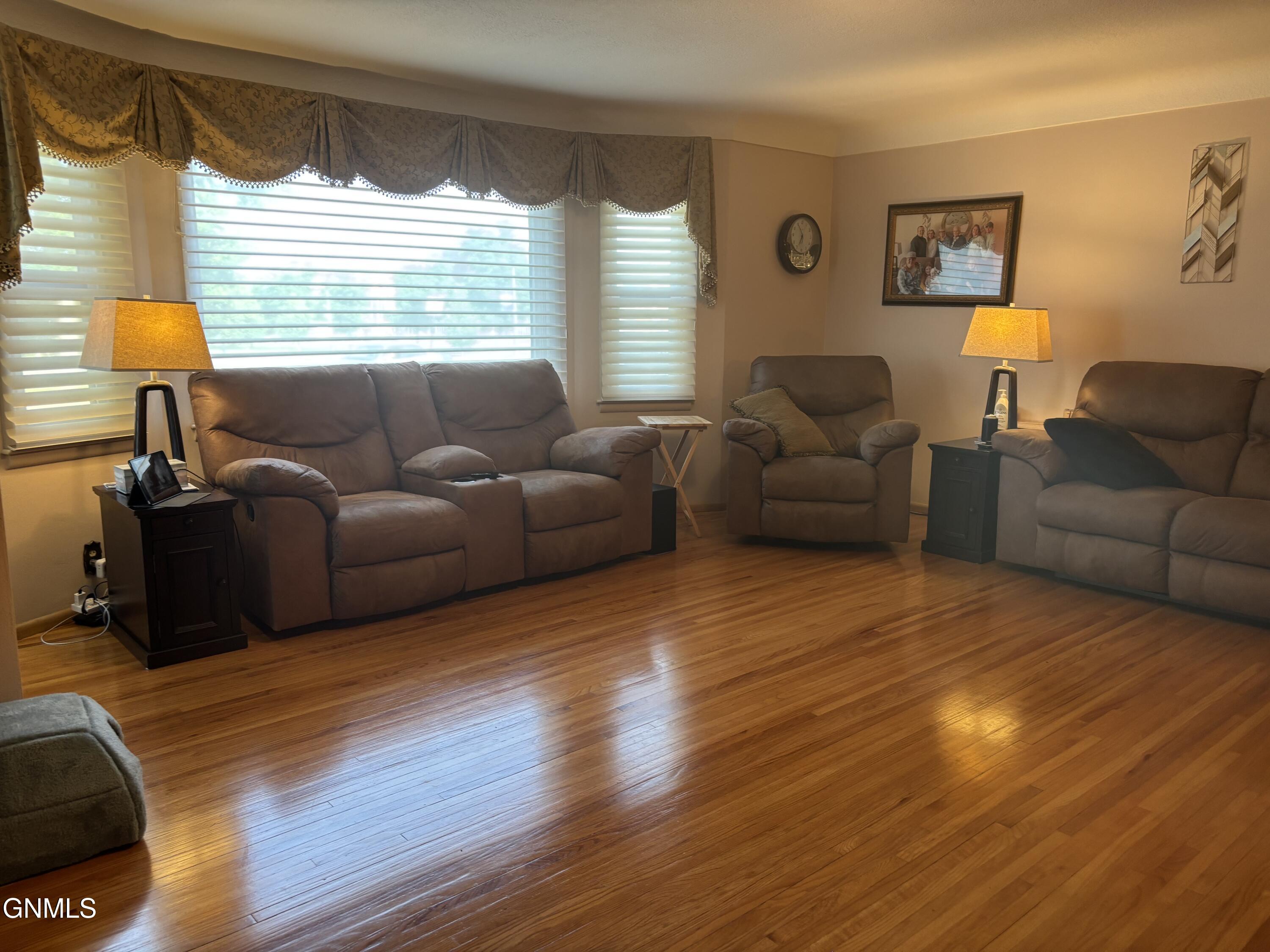 property viewer photo 1