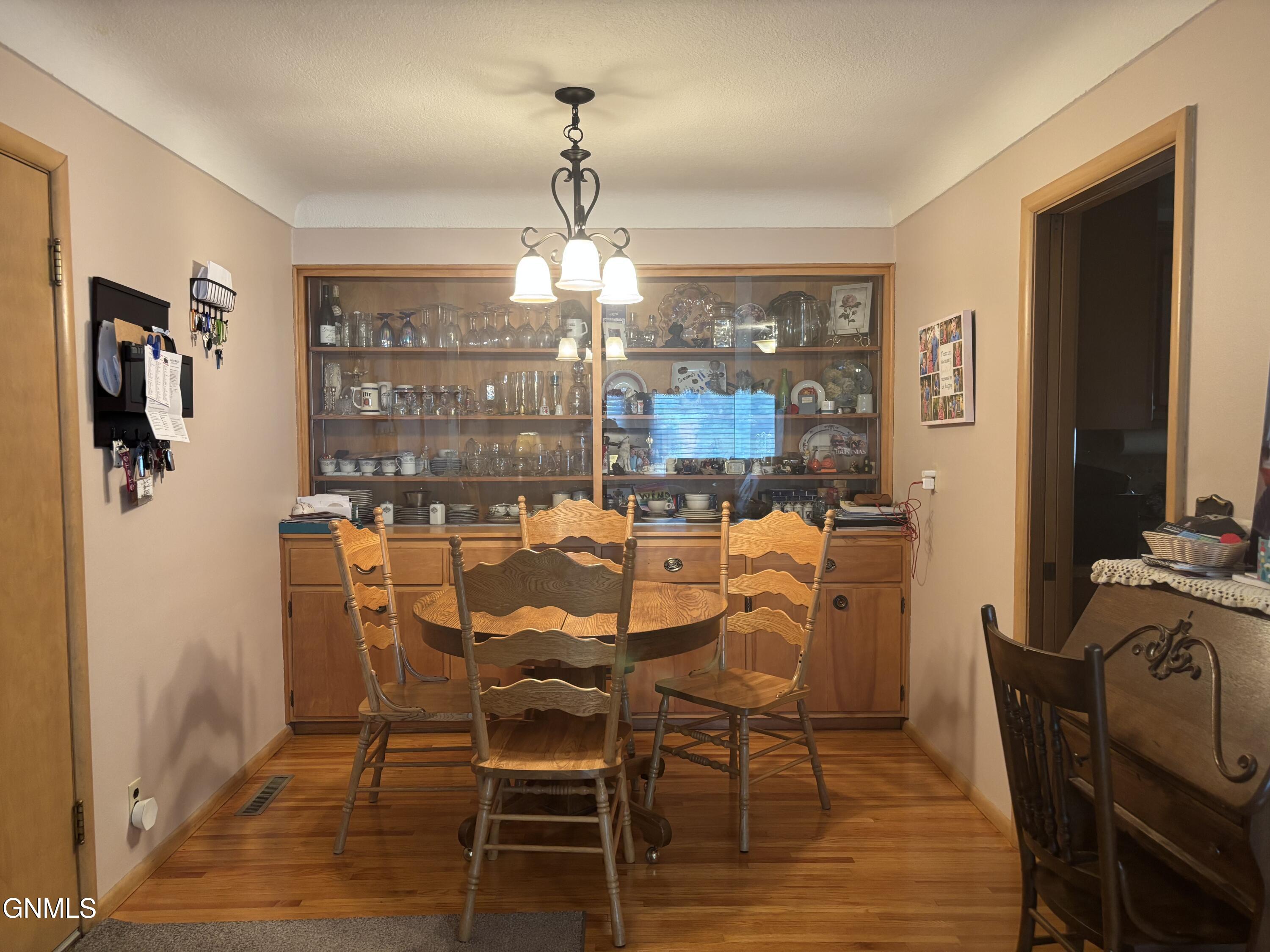 property viewer photo 3