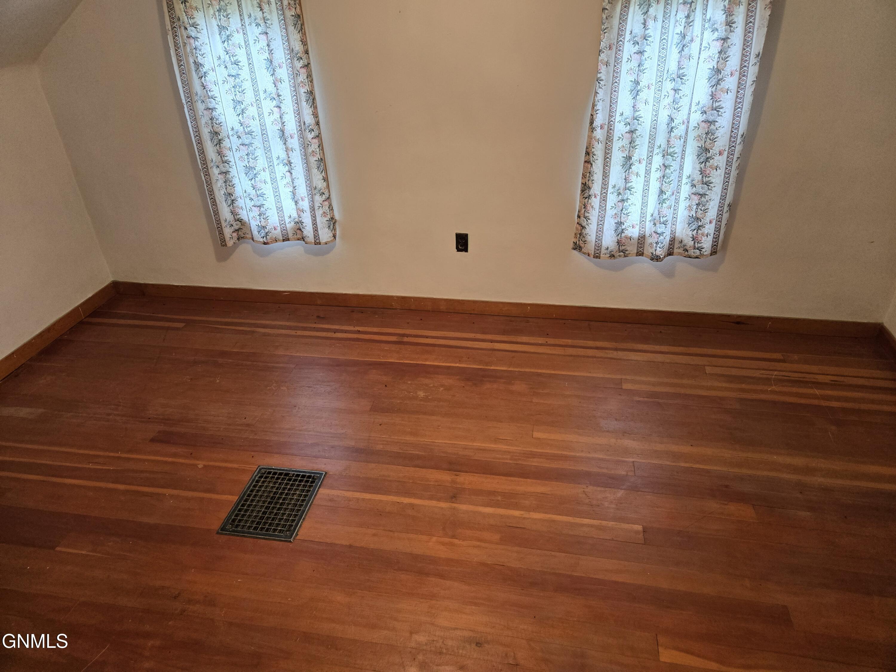 property viewer photo 26