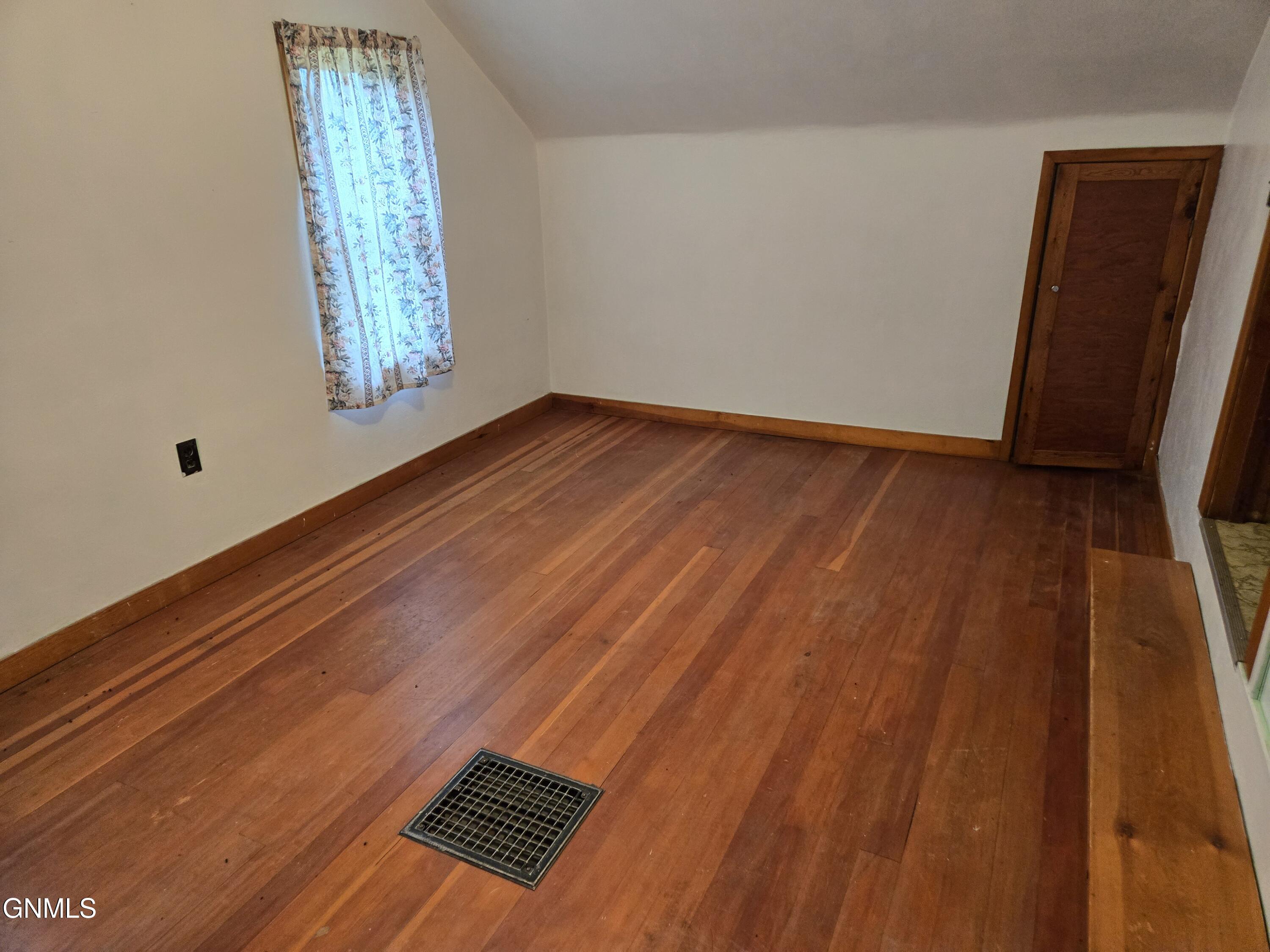 property viewer photo 27