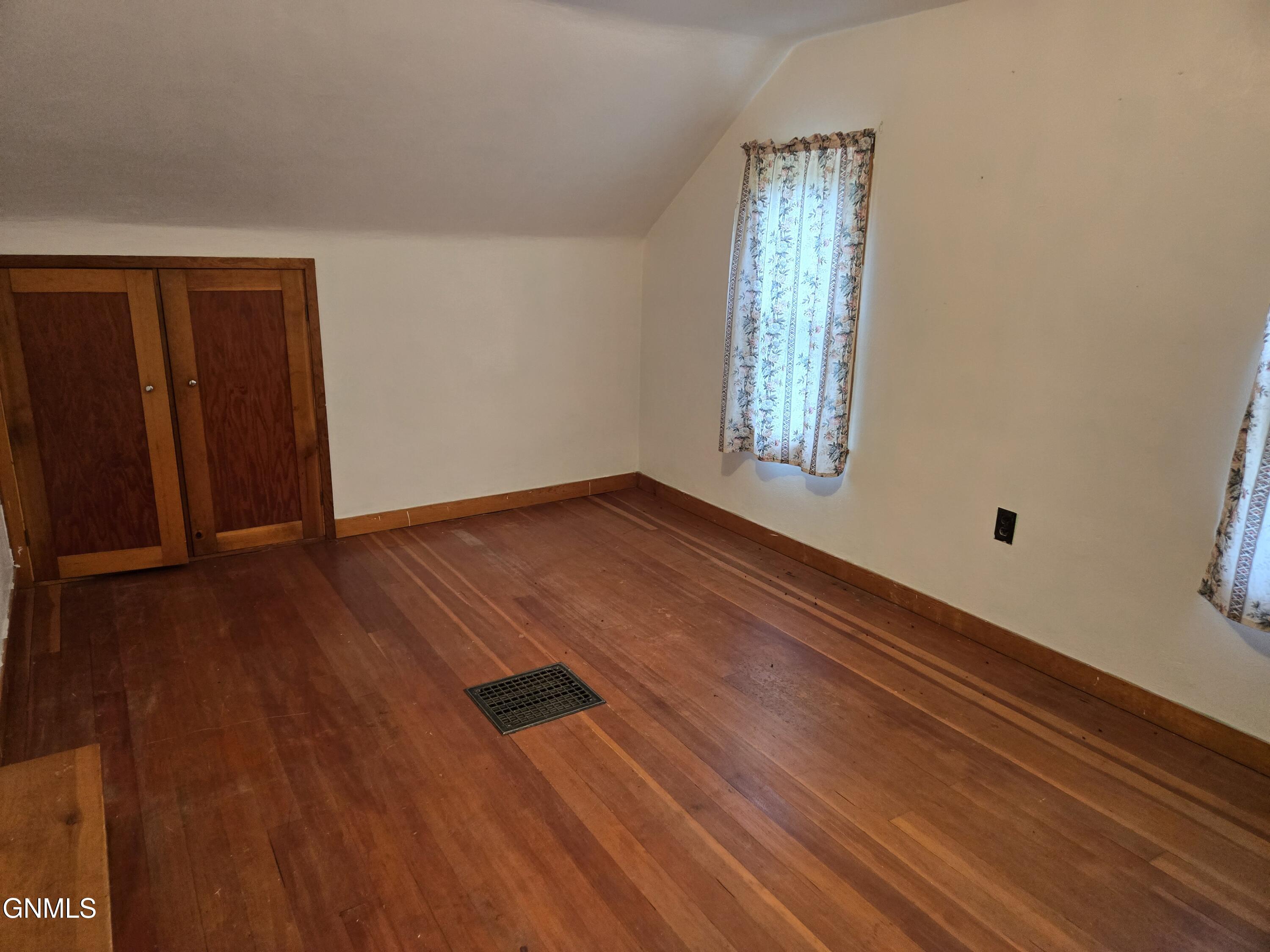 property viewer photo 28