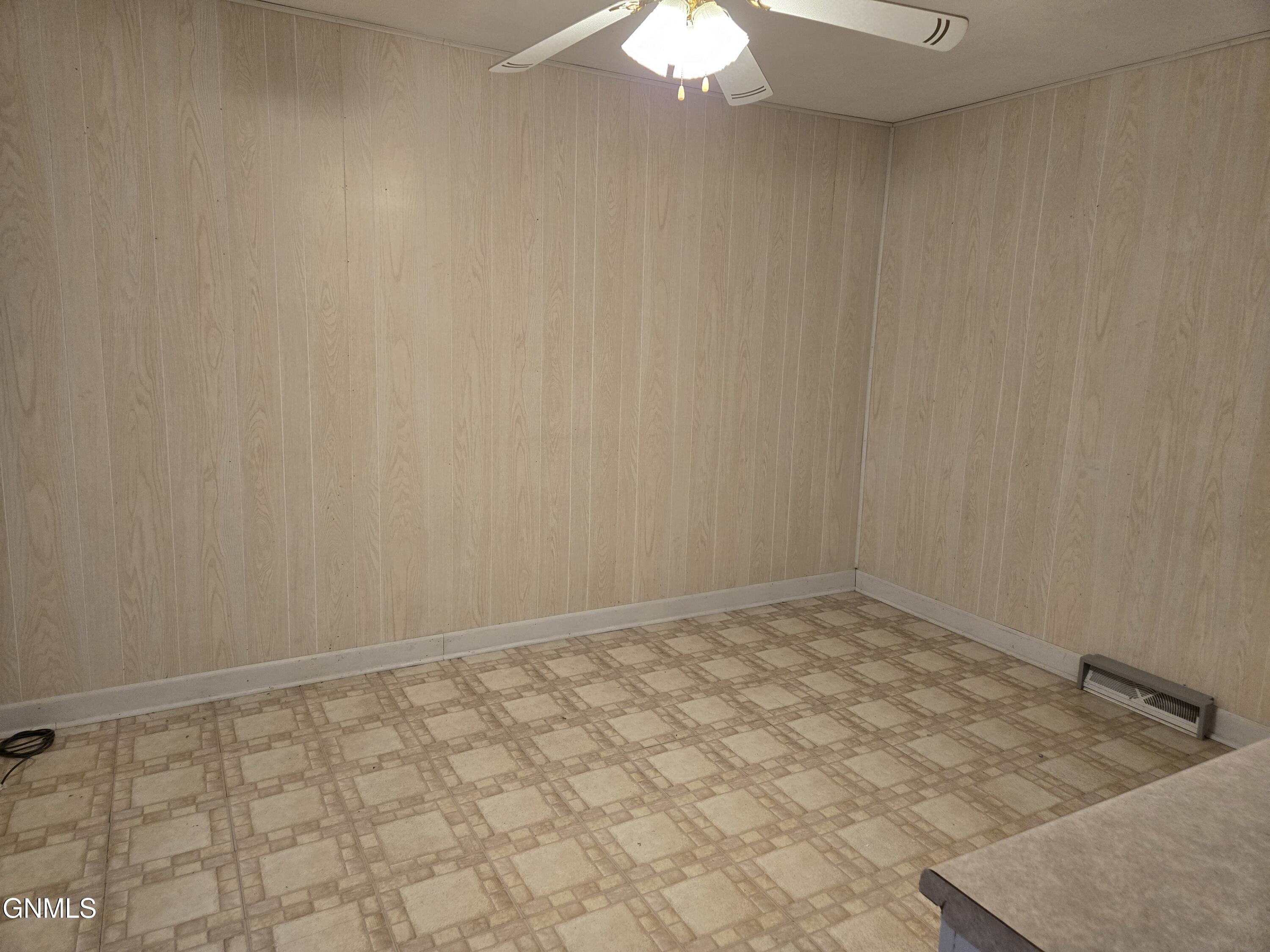 property viewer photo 4