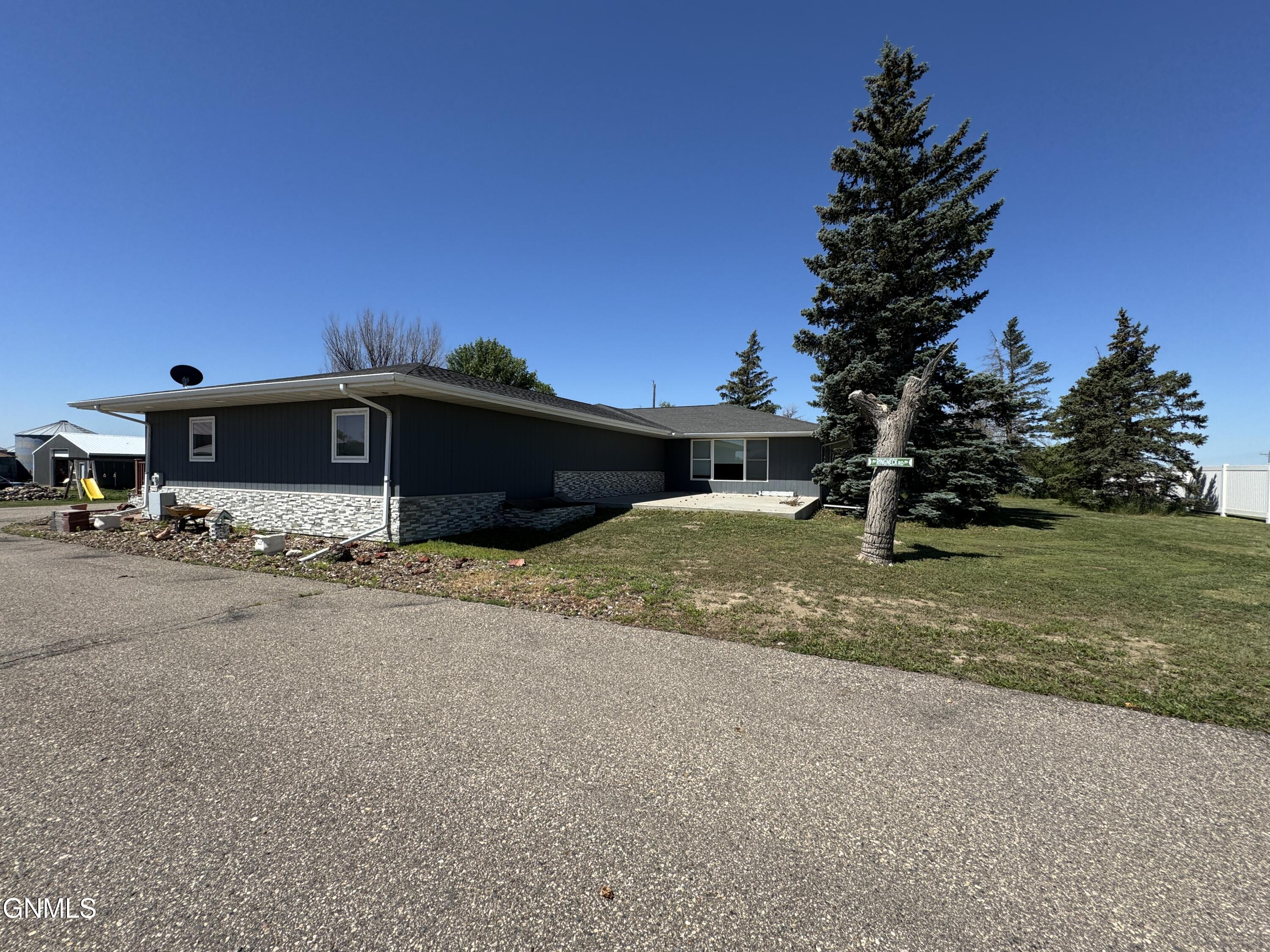 main property photo 37