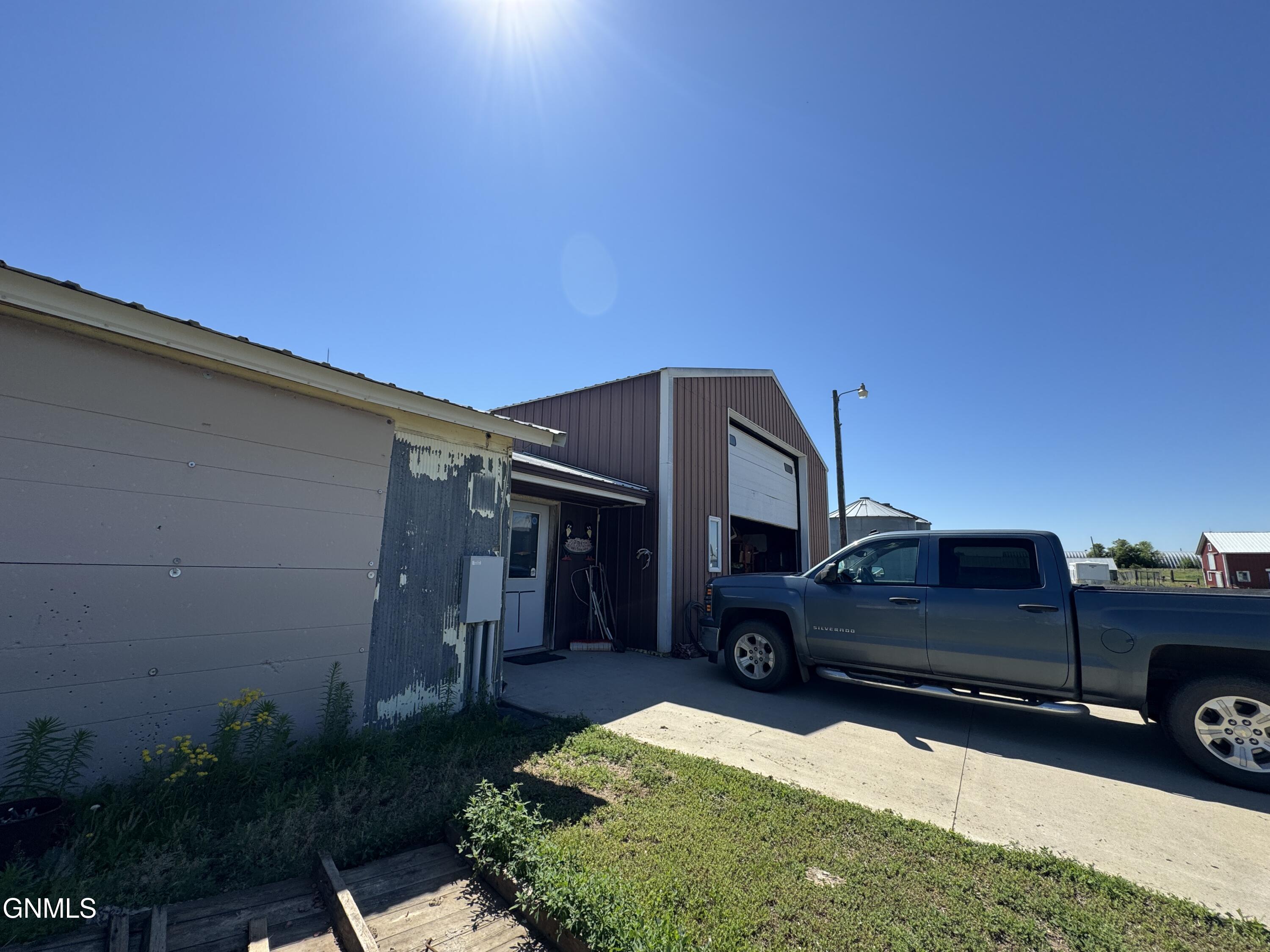 main property photo 39