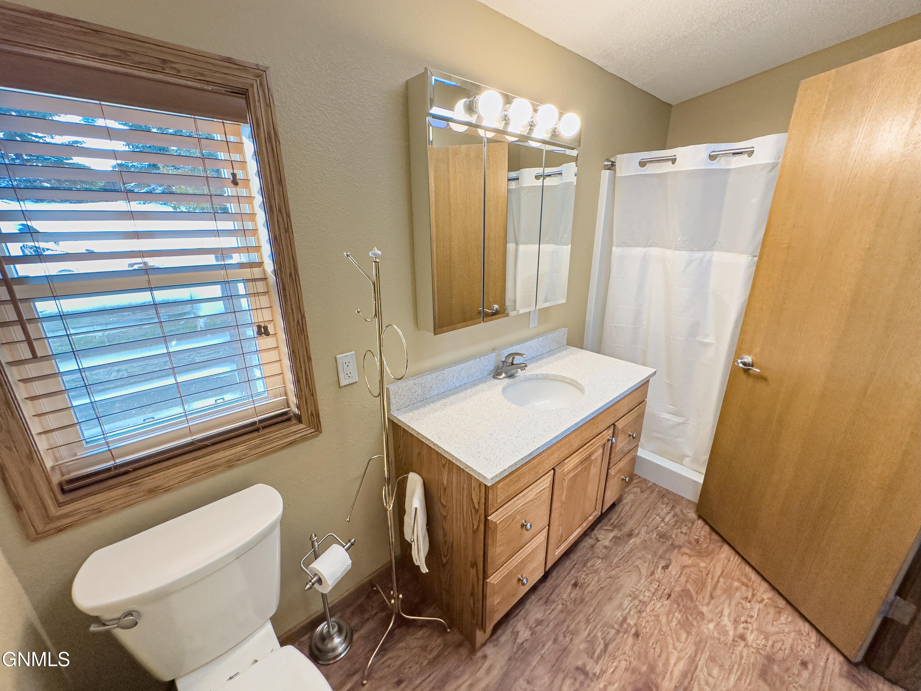 property viewer photo 16
