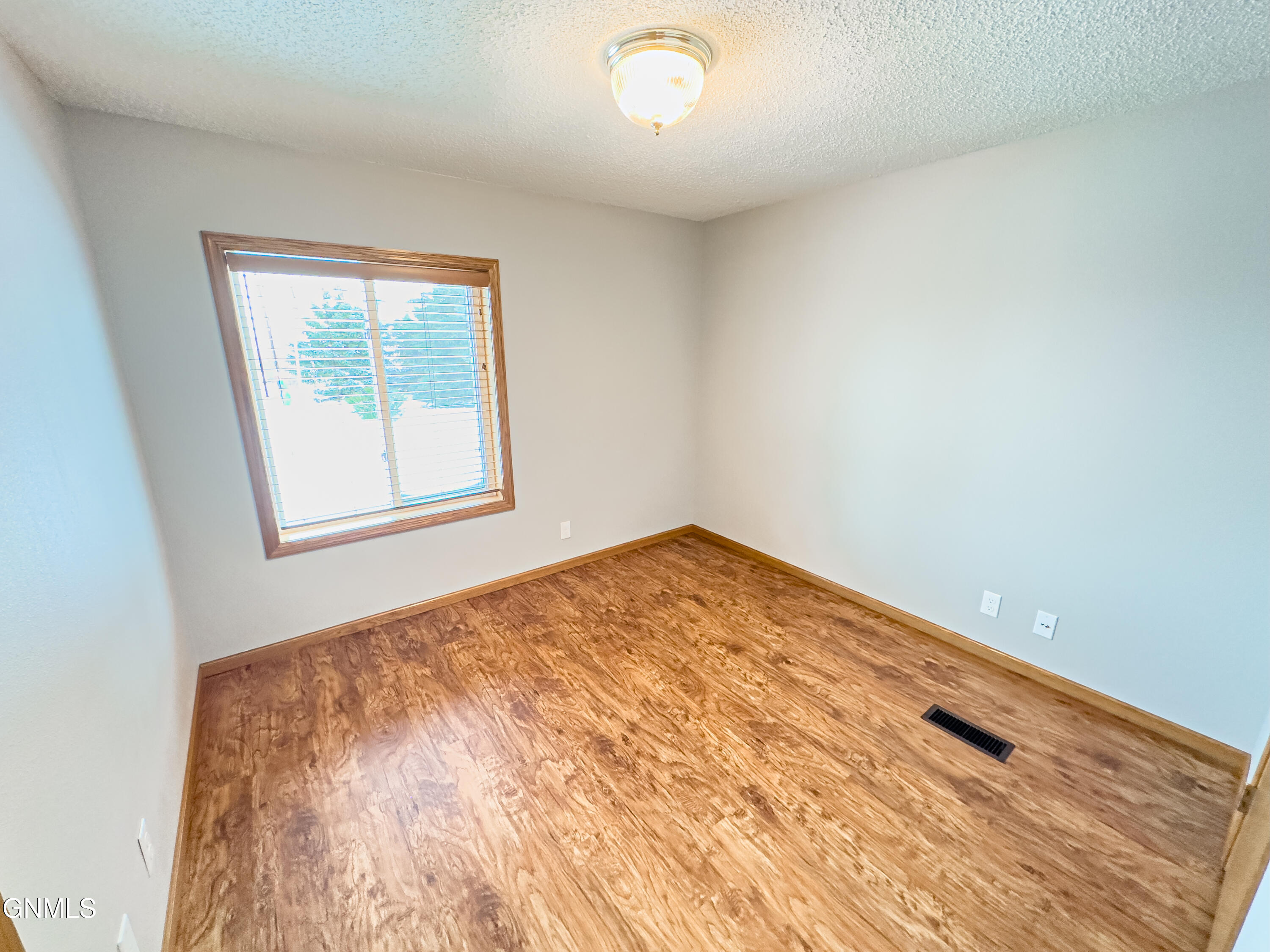 property viewer photo 17