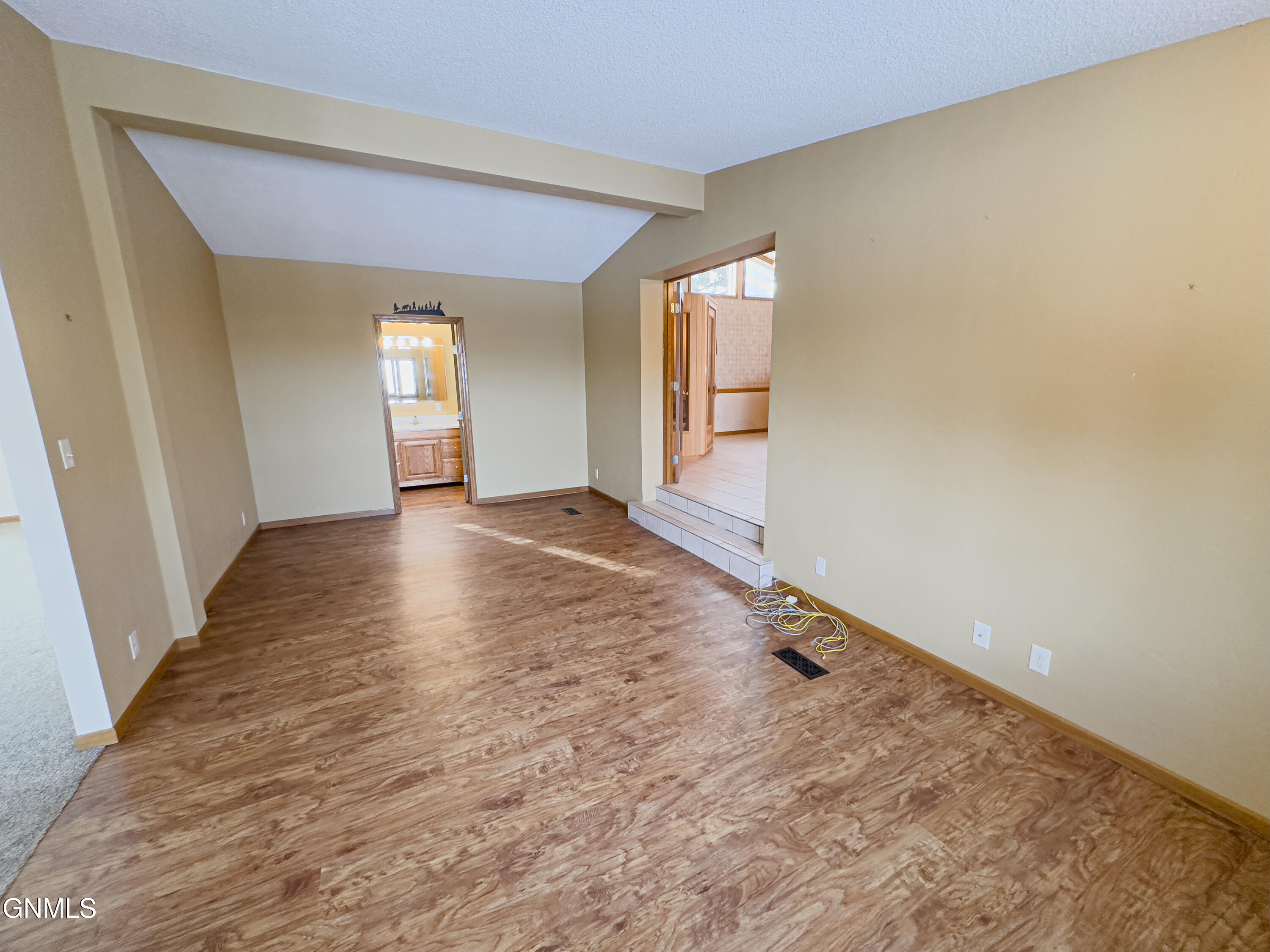 property viewer photo 18