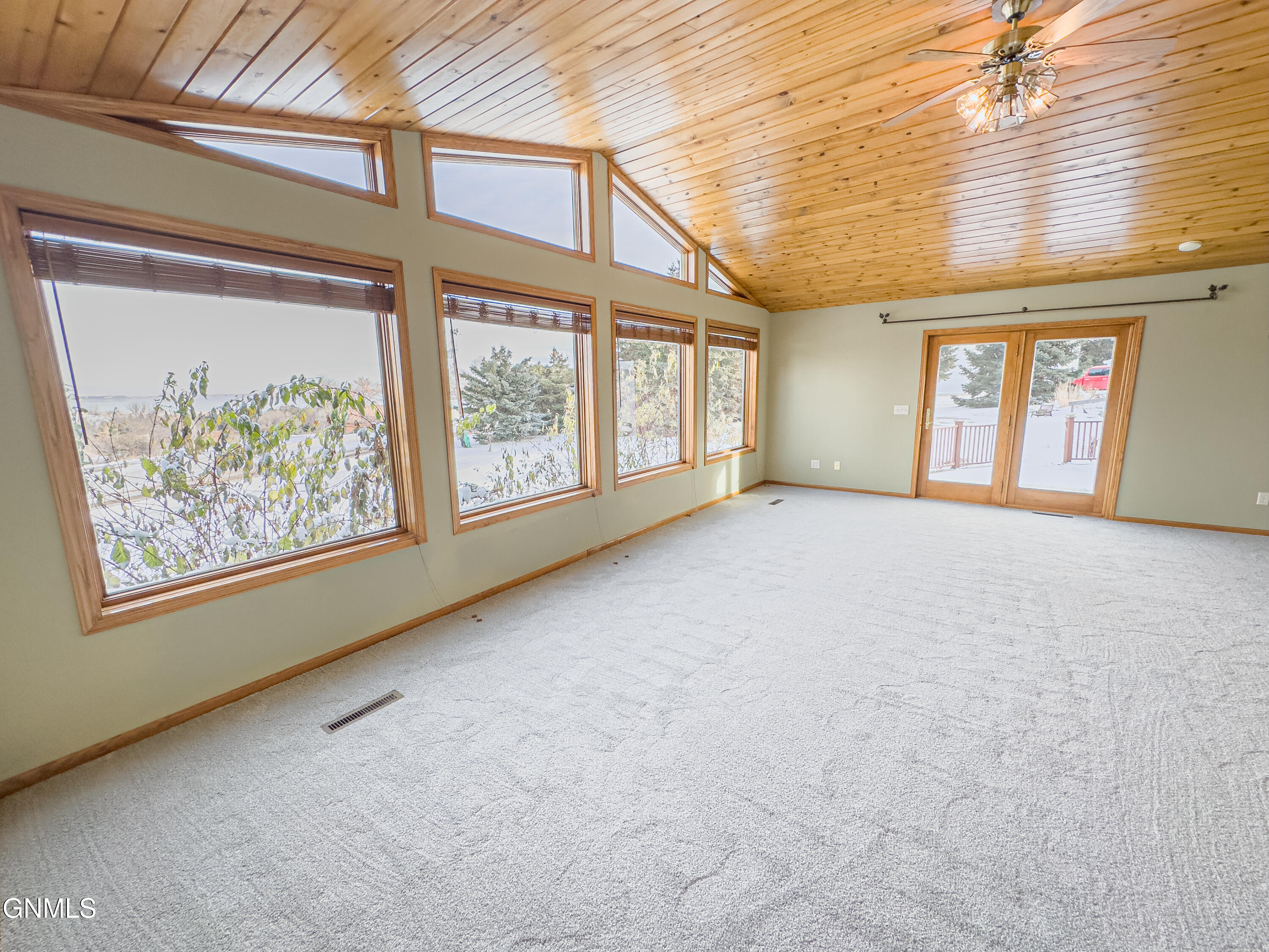 property viewer photo 41