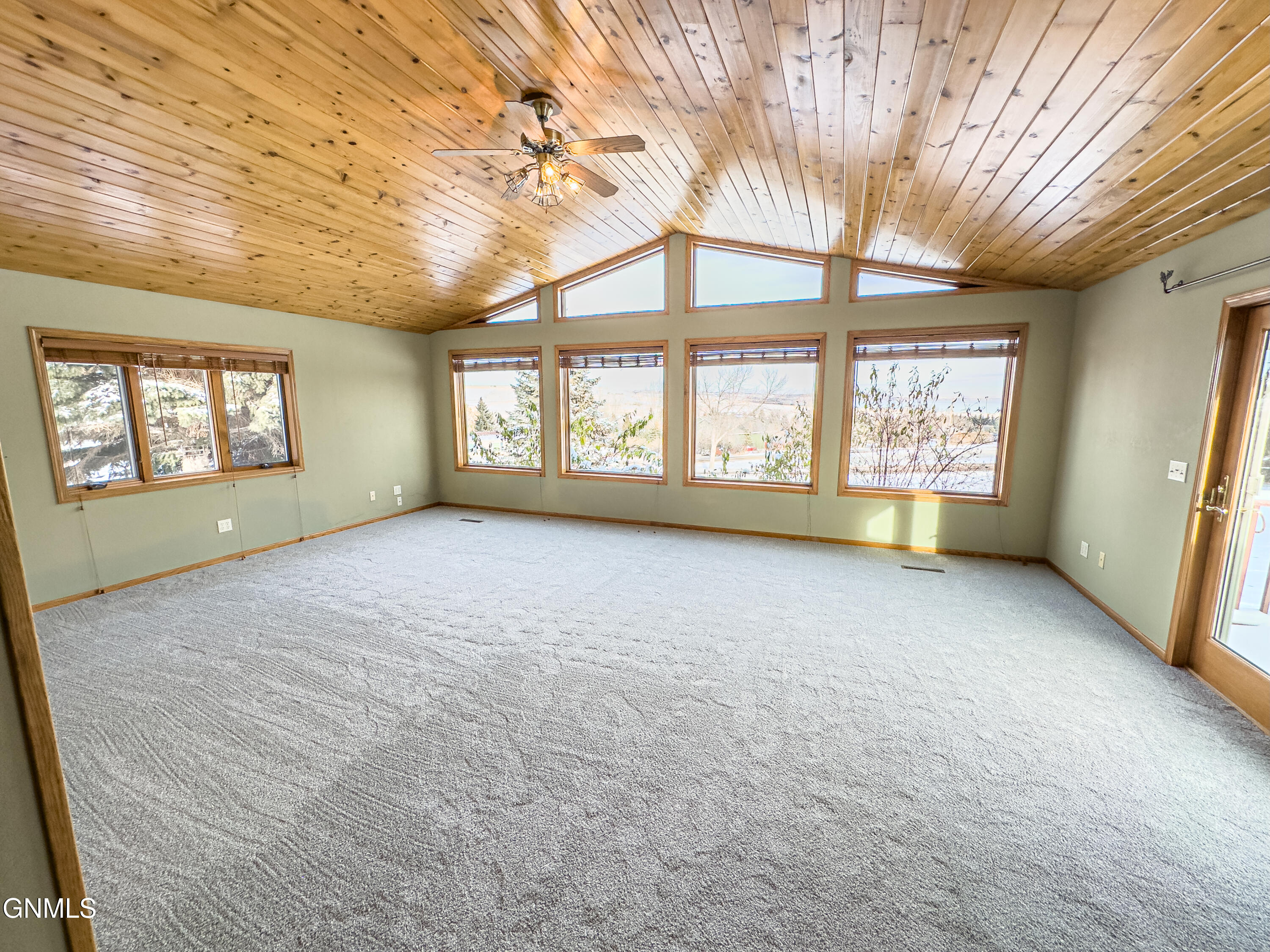 property viewer photo 42