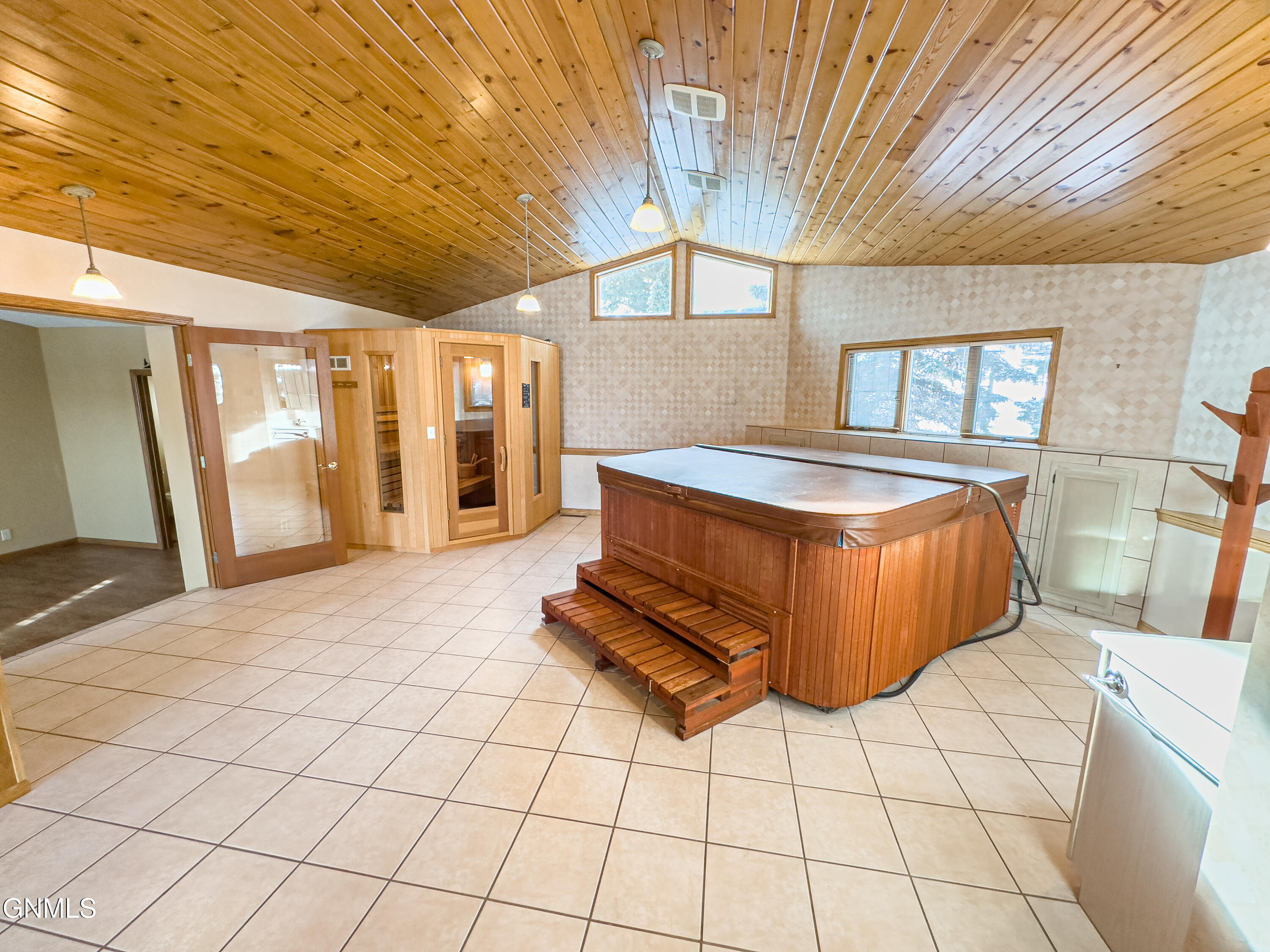 property viewer photo 45
