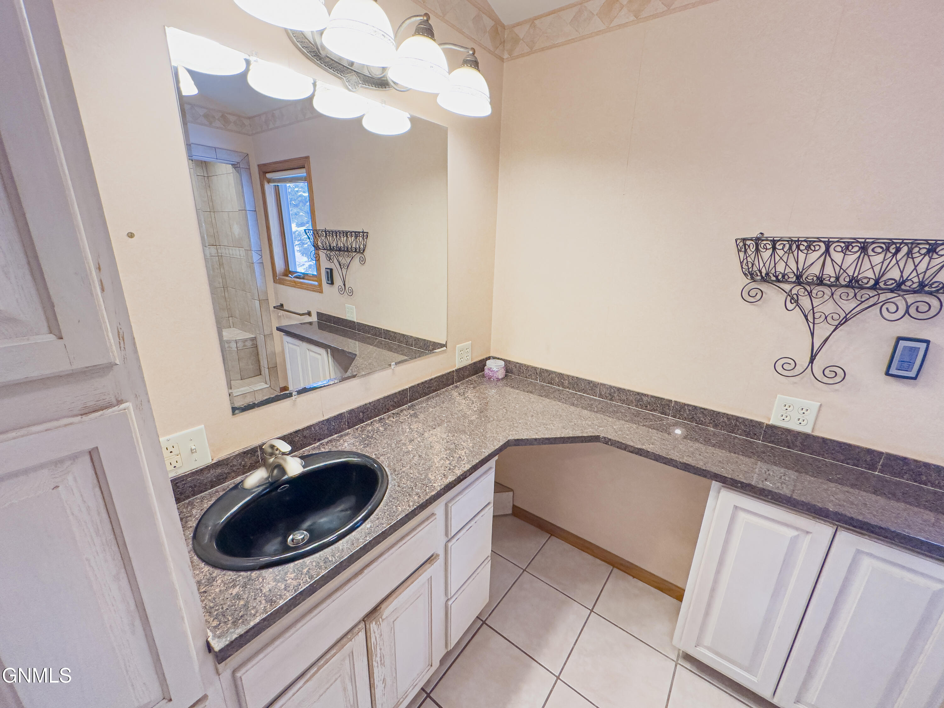 property viewer photo 49