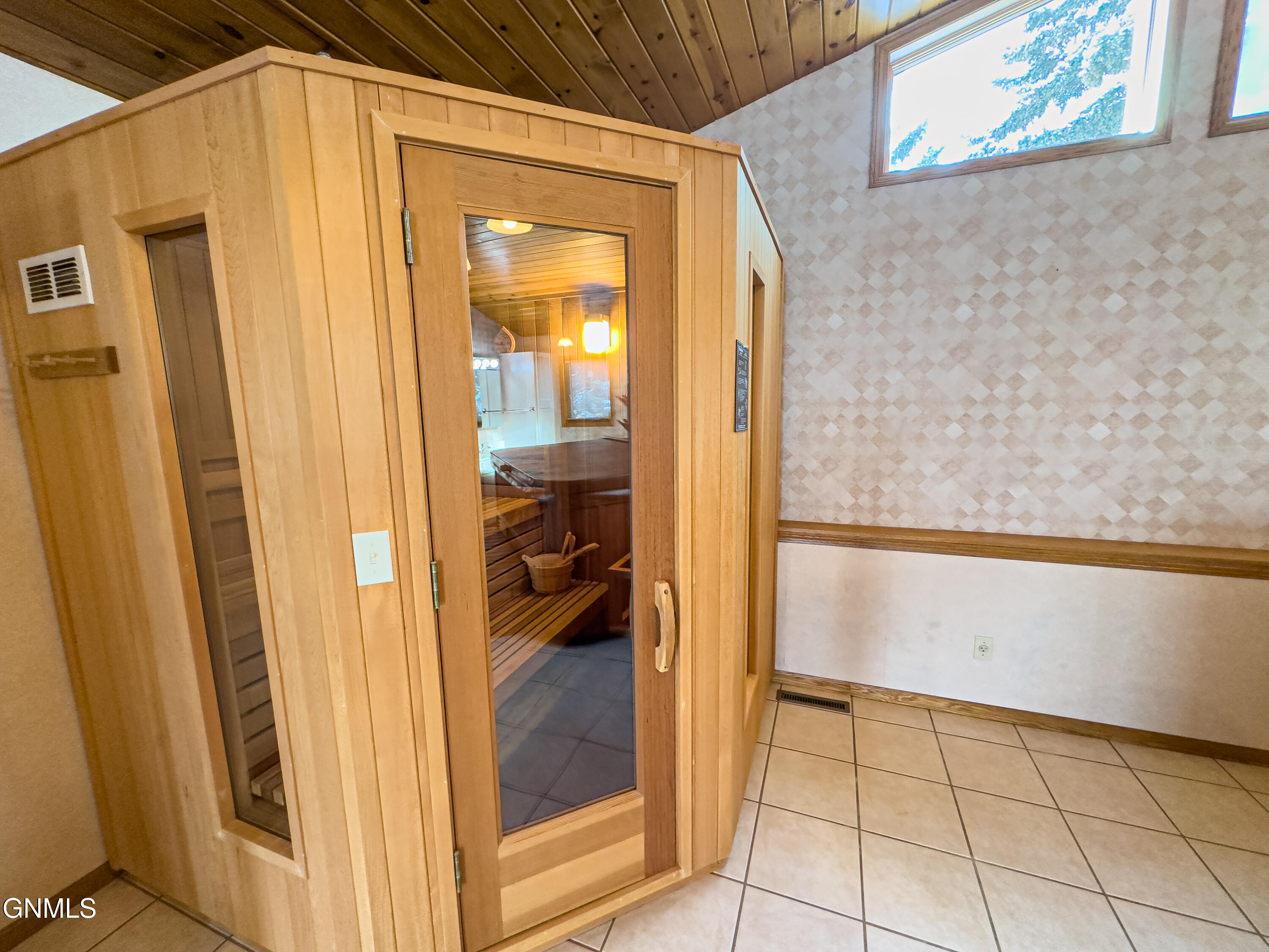 property viewer photo 52