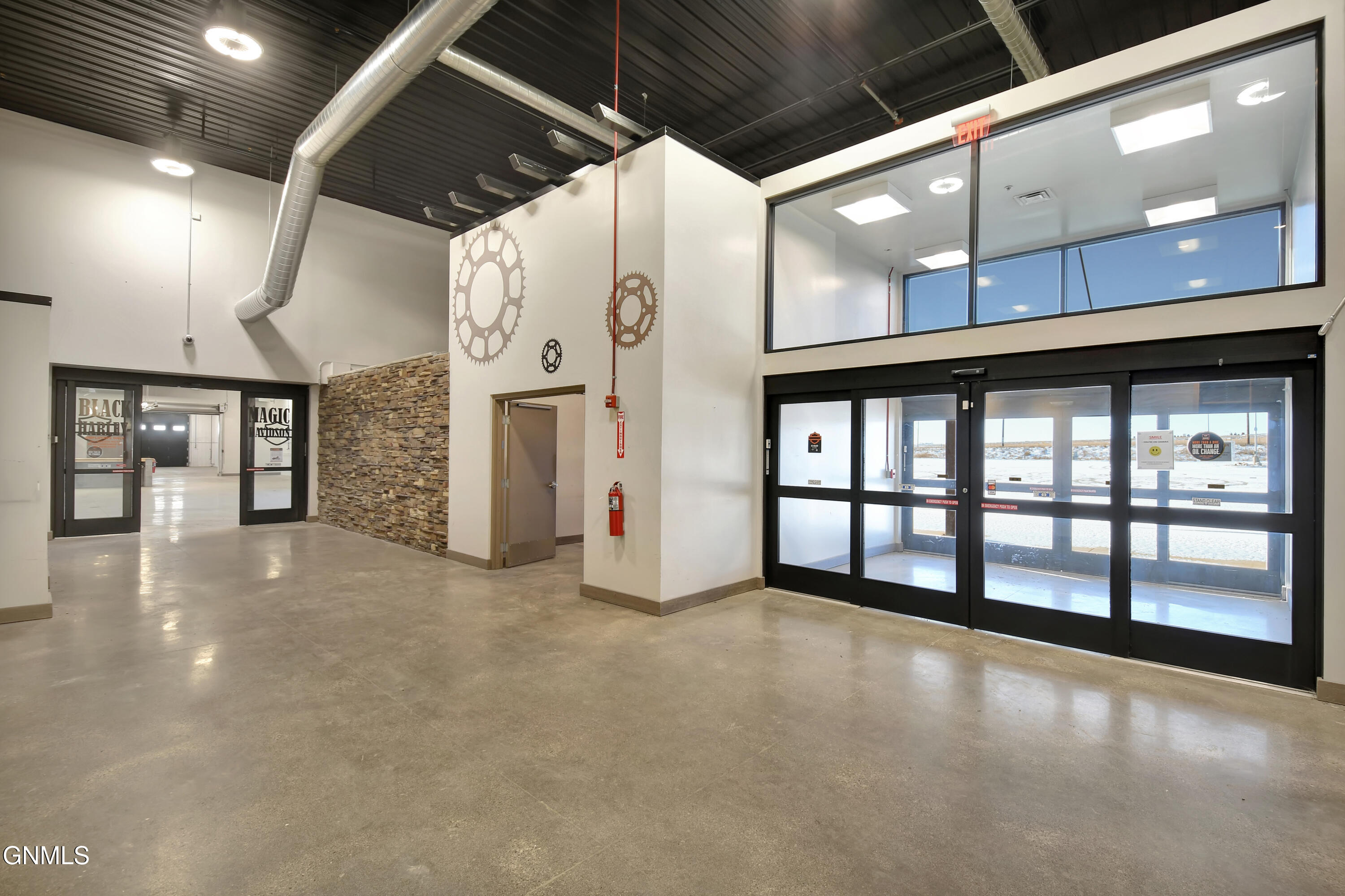 main property photo 8