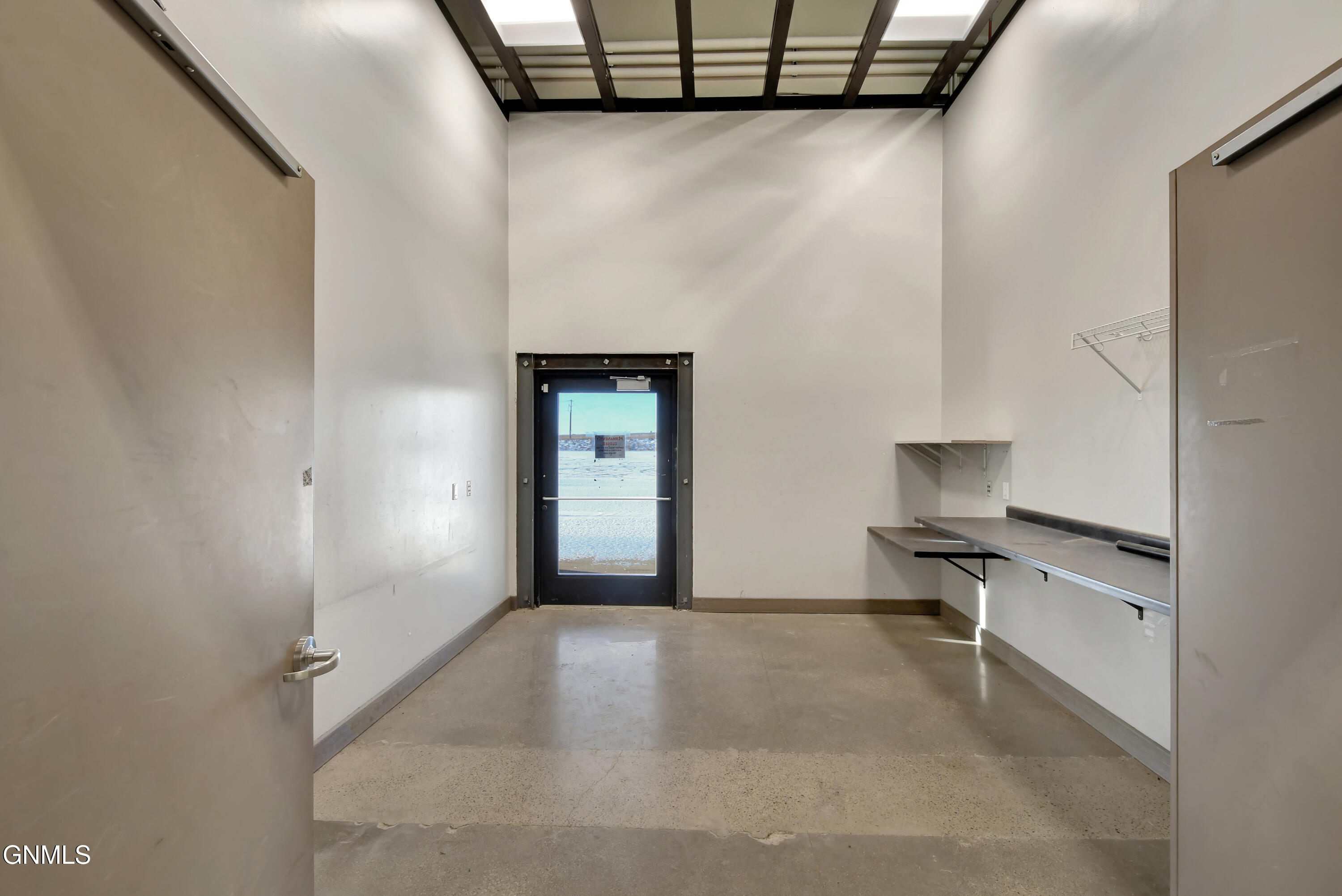 main property photo 9