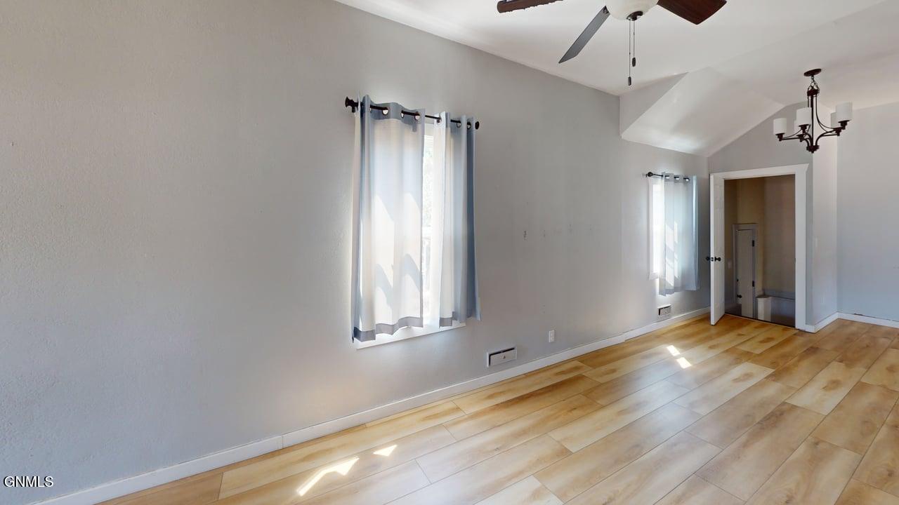 property viewer photo 6
