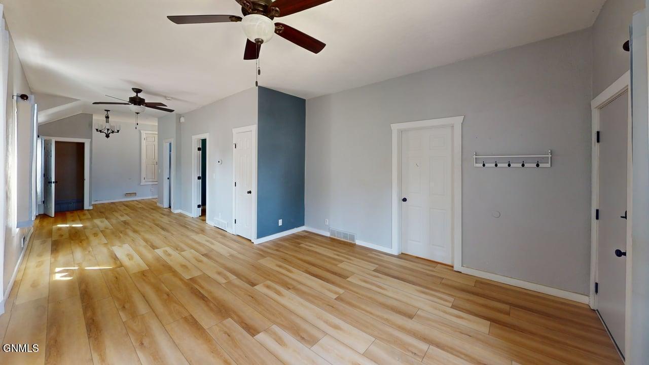 property viewer photo 7