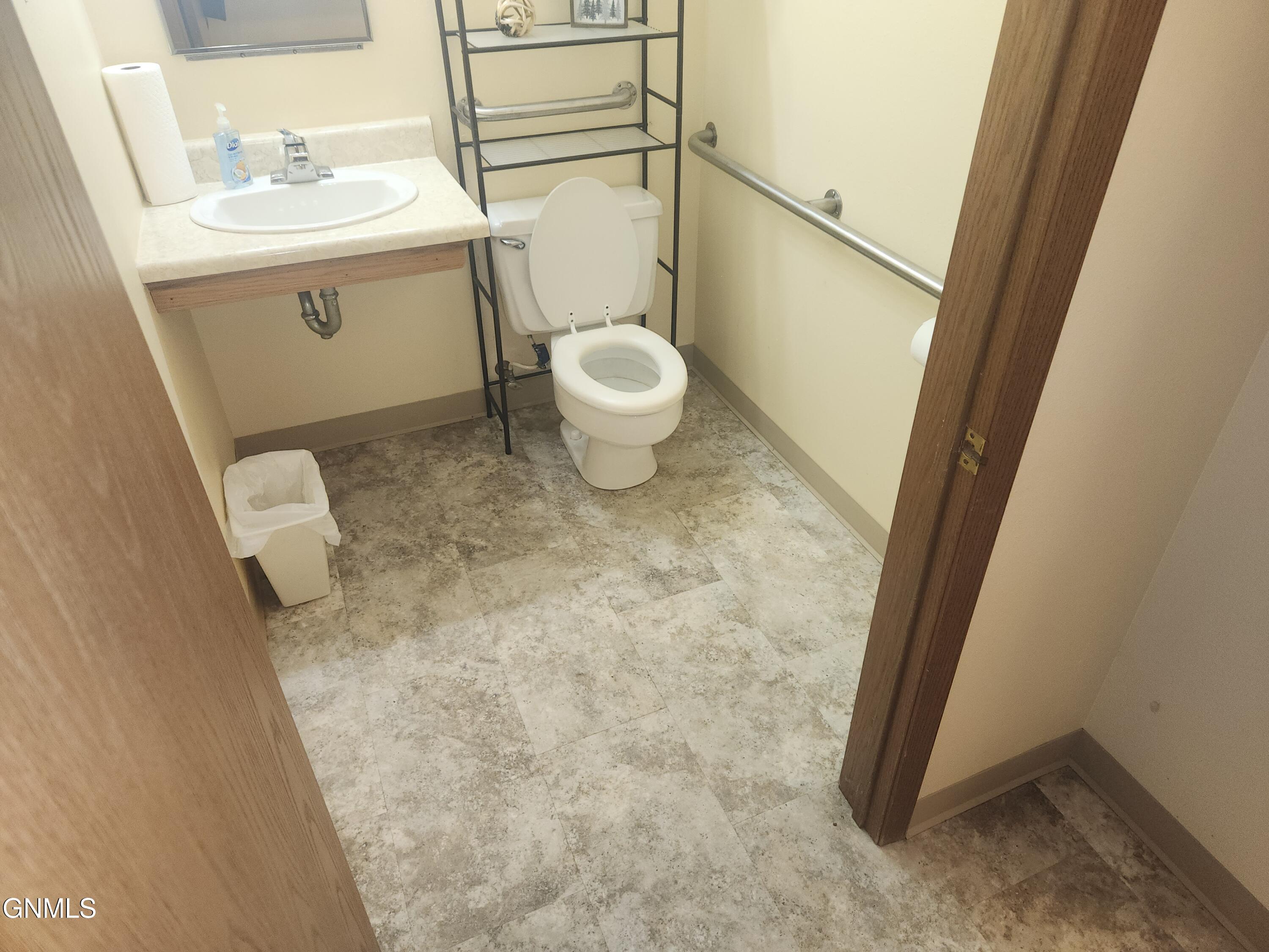 main property photo 12
