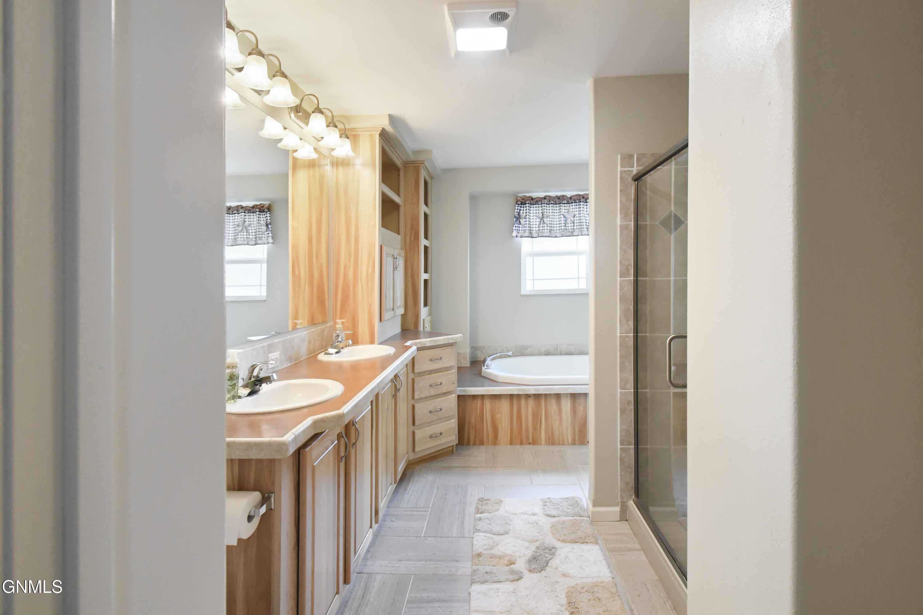 property viewer photo 20