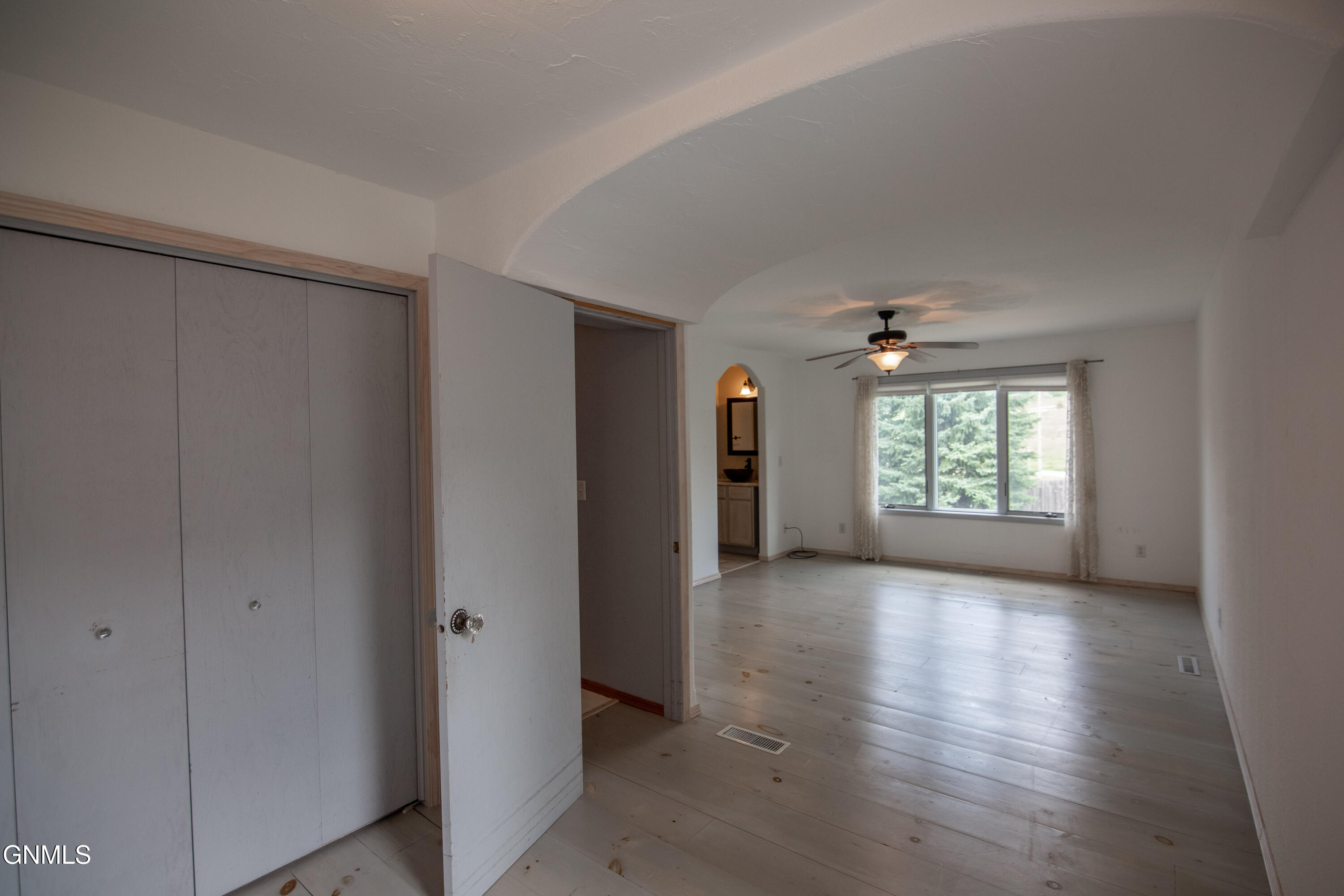 property viewer photo 12