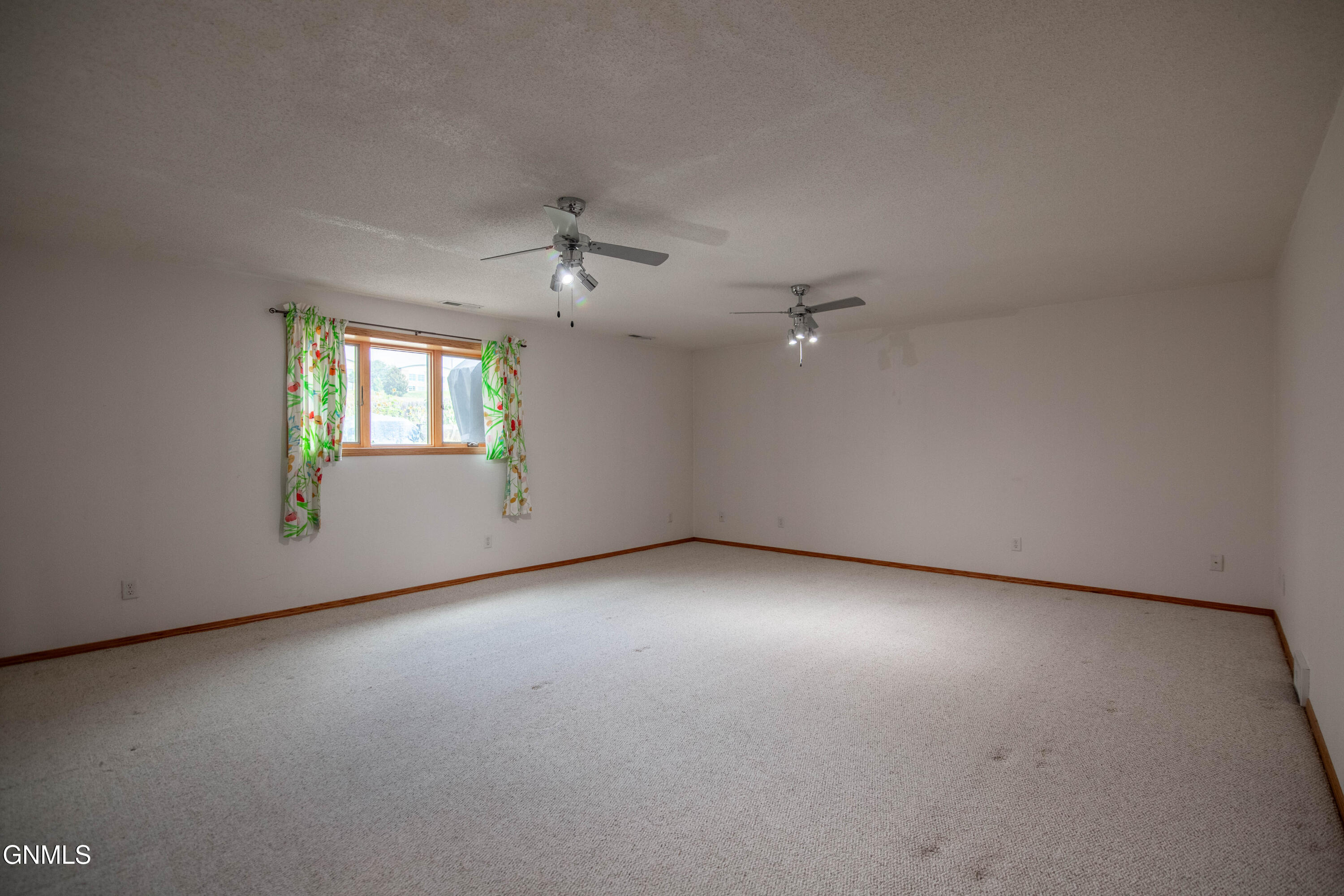 property viewer photo 18