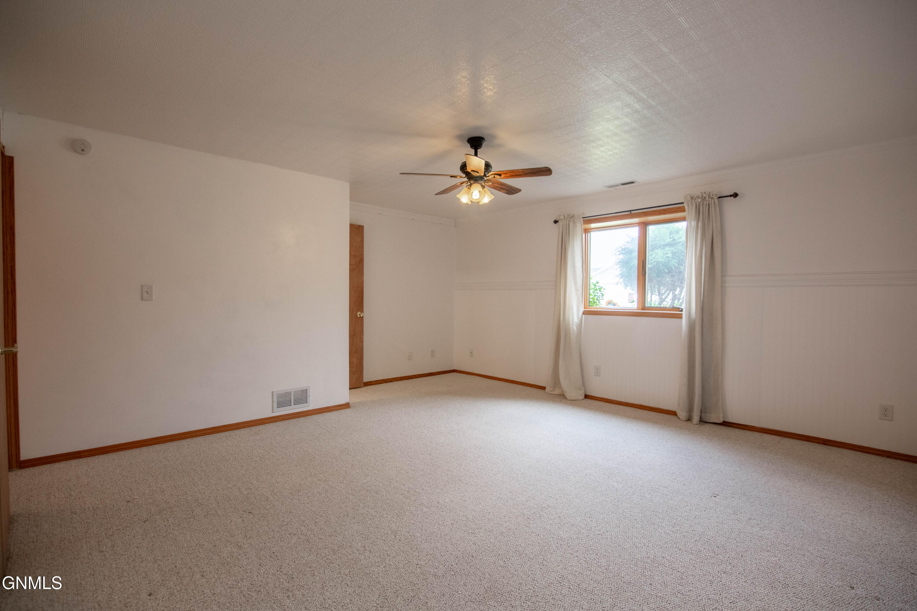 property viewer photo 19