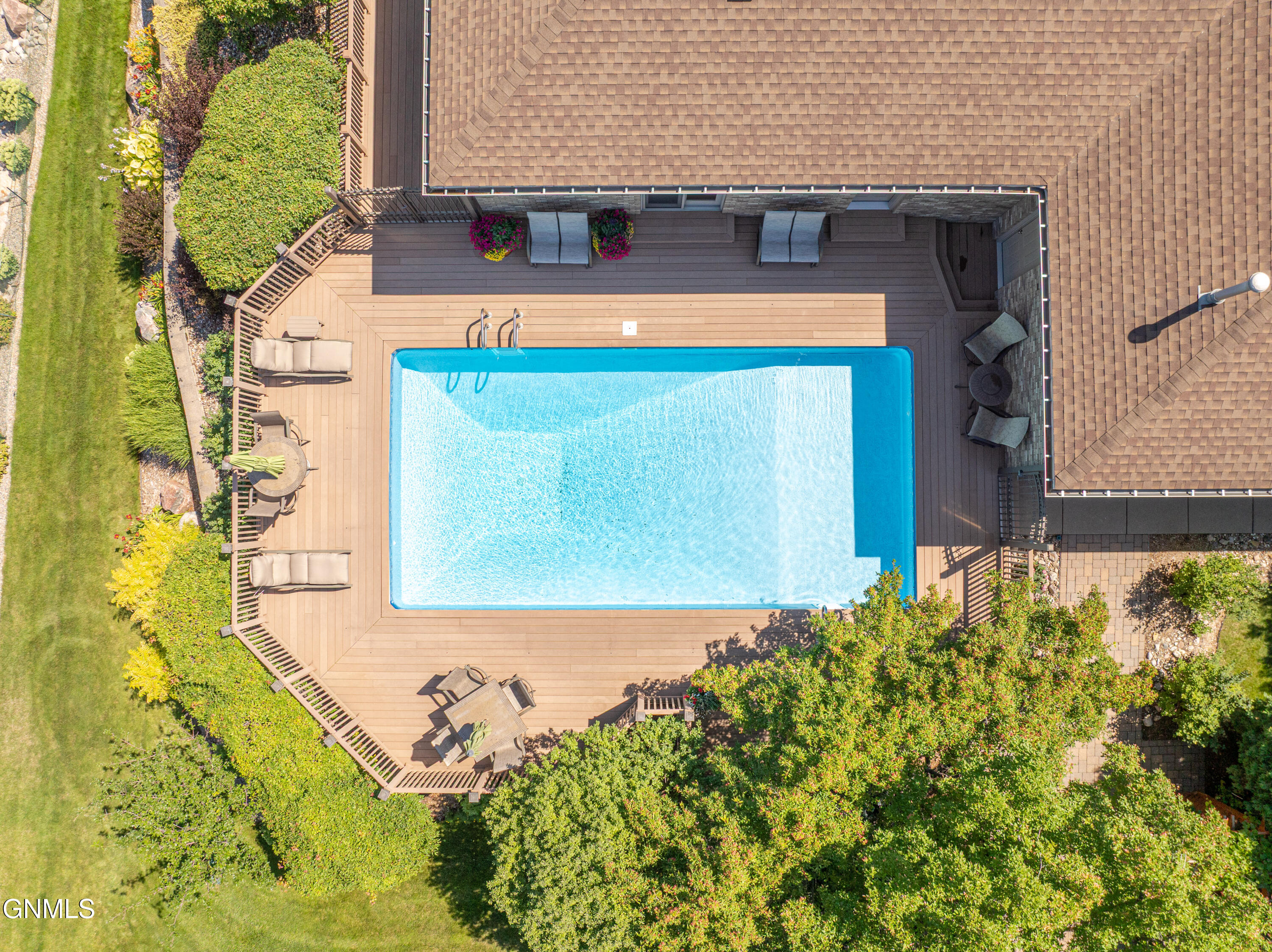 main property photo 180