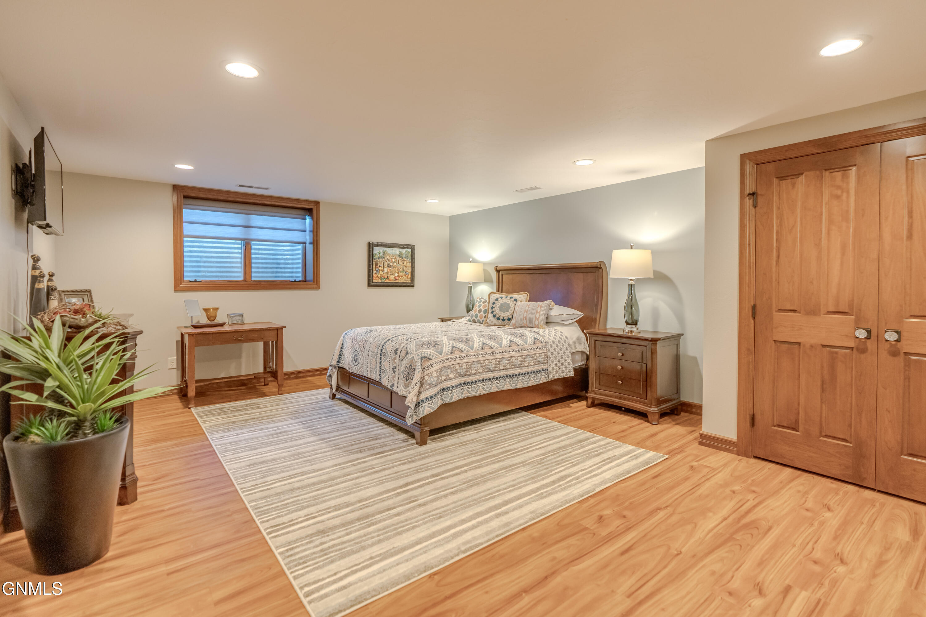 main property photo 90