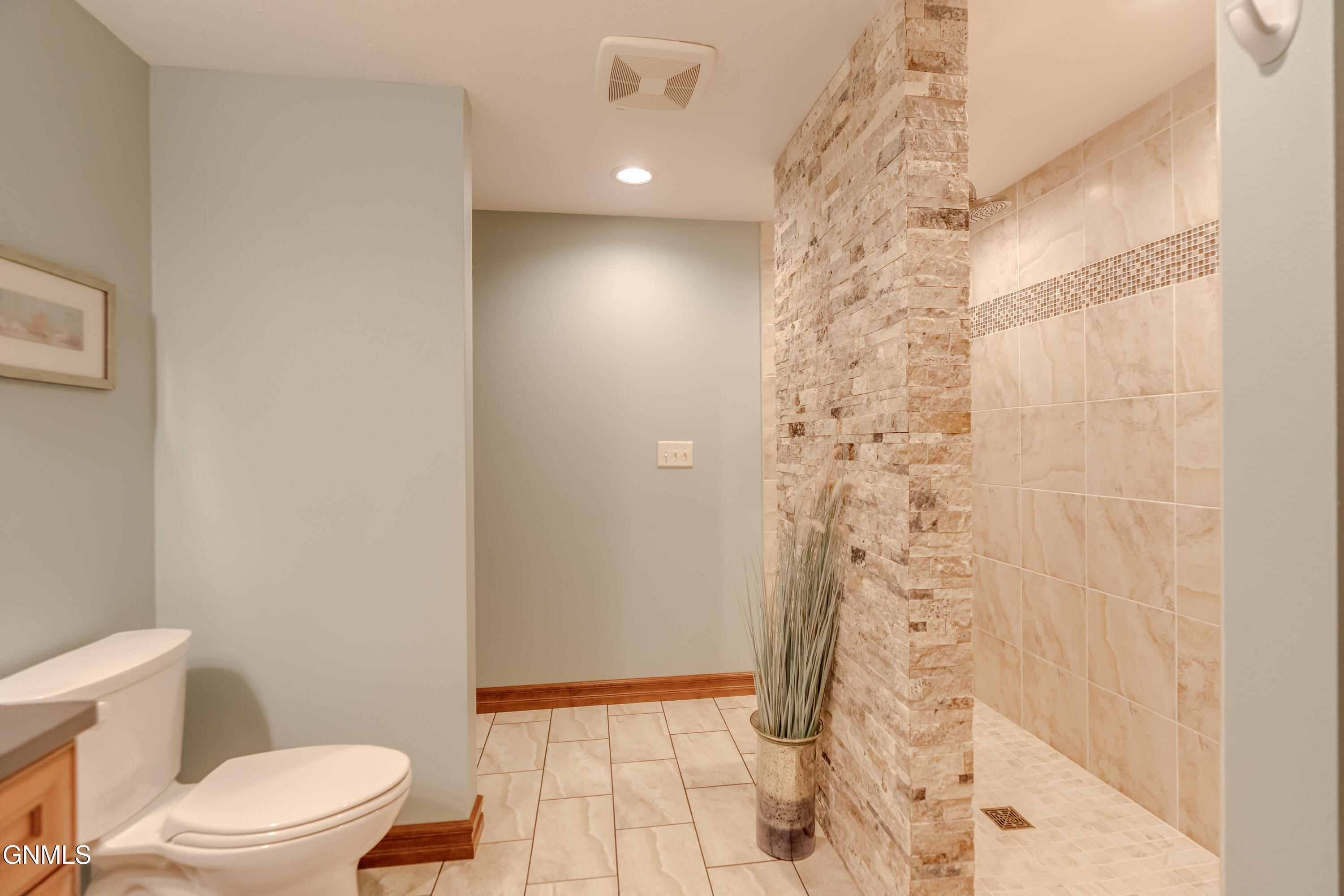 main property photo 99