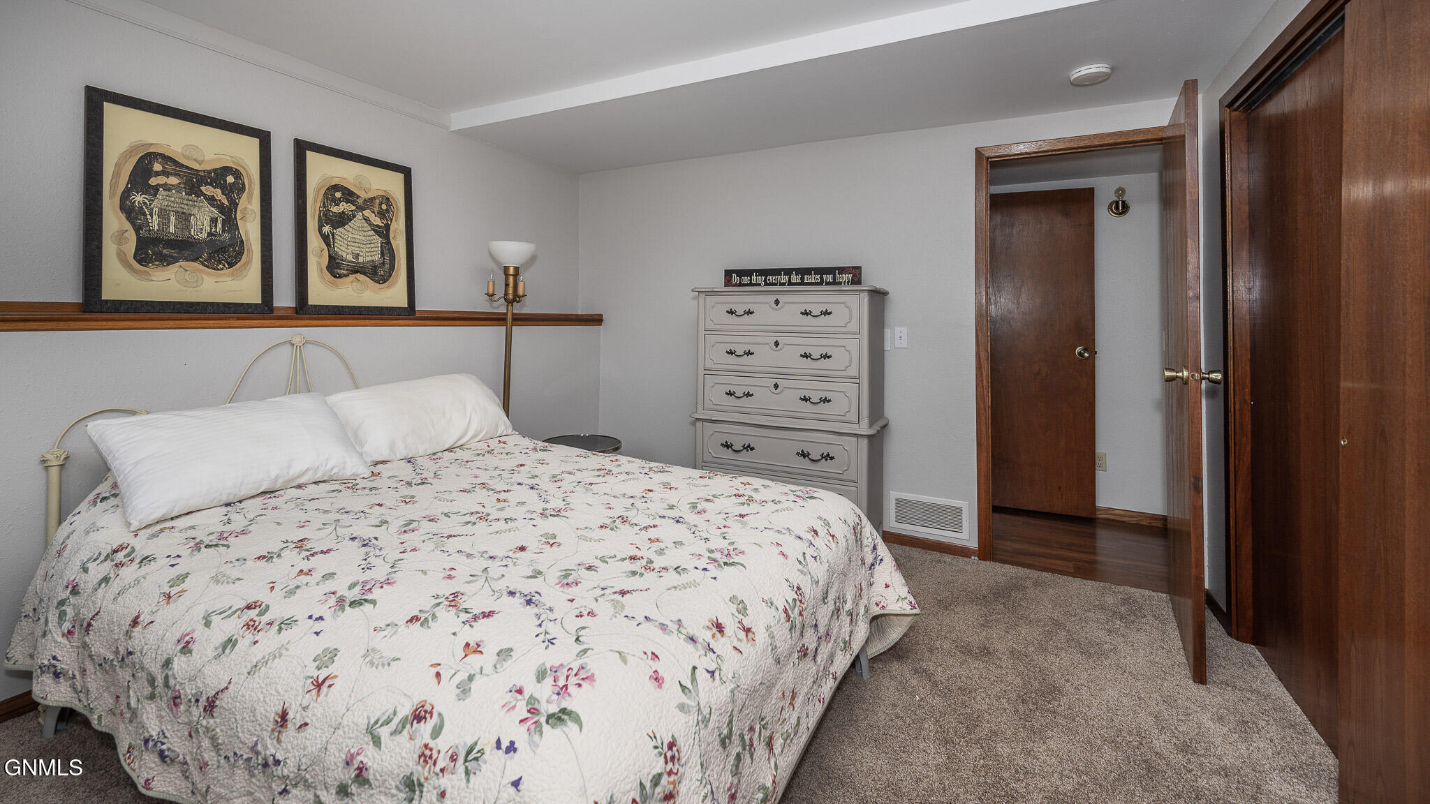 property viewer photo 26