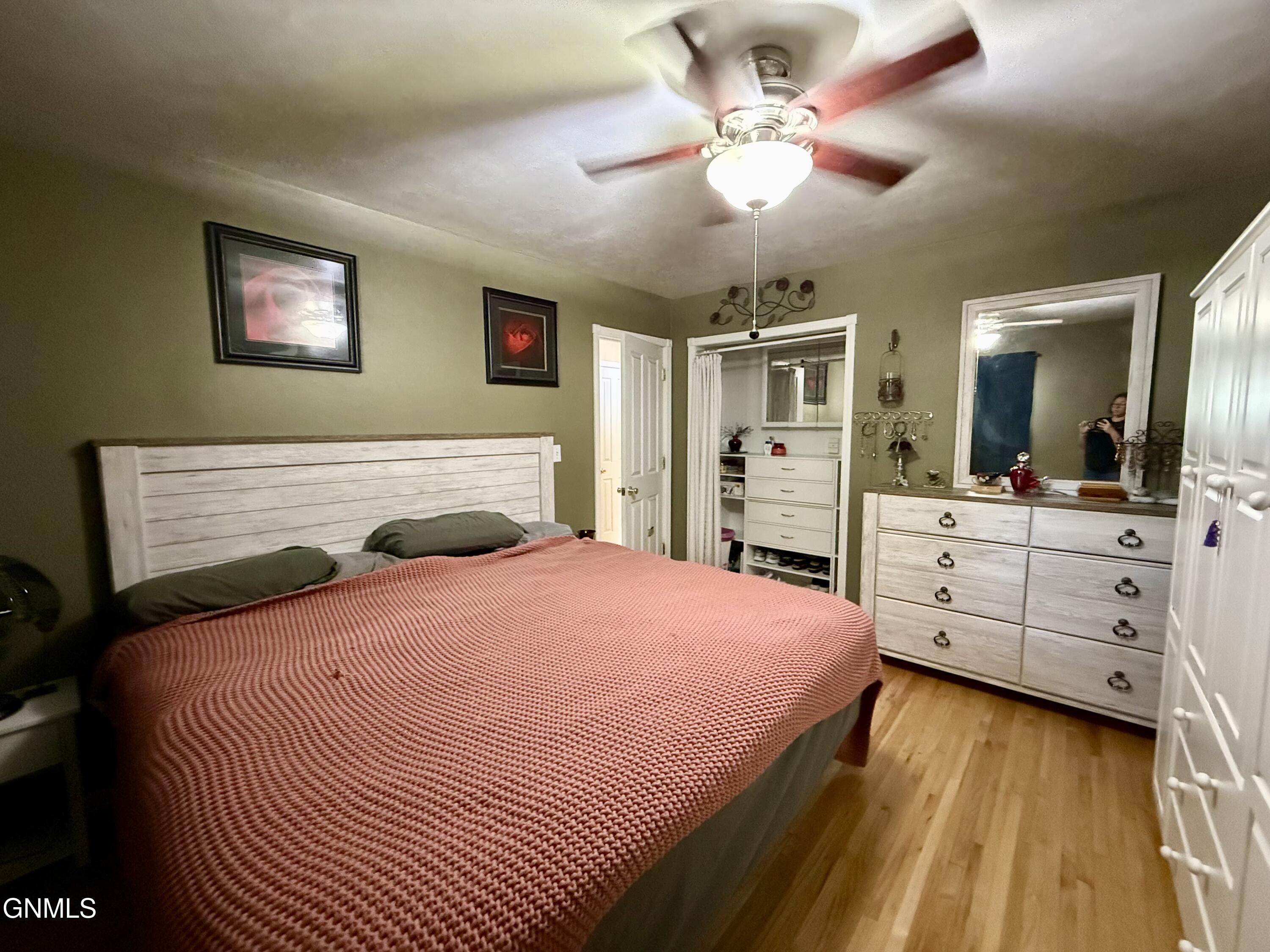 property viewer photo 25