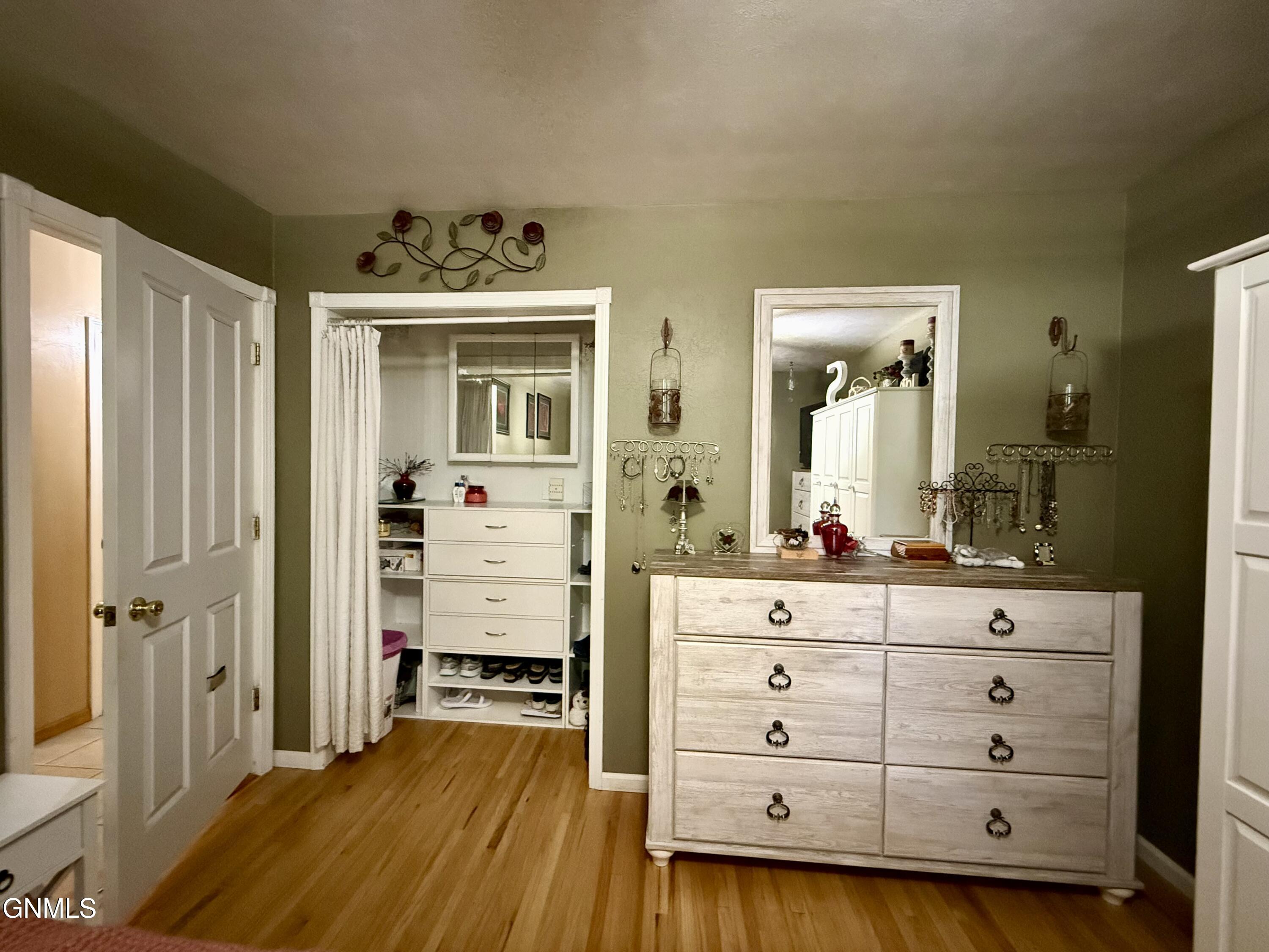property viewer photo 26