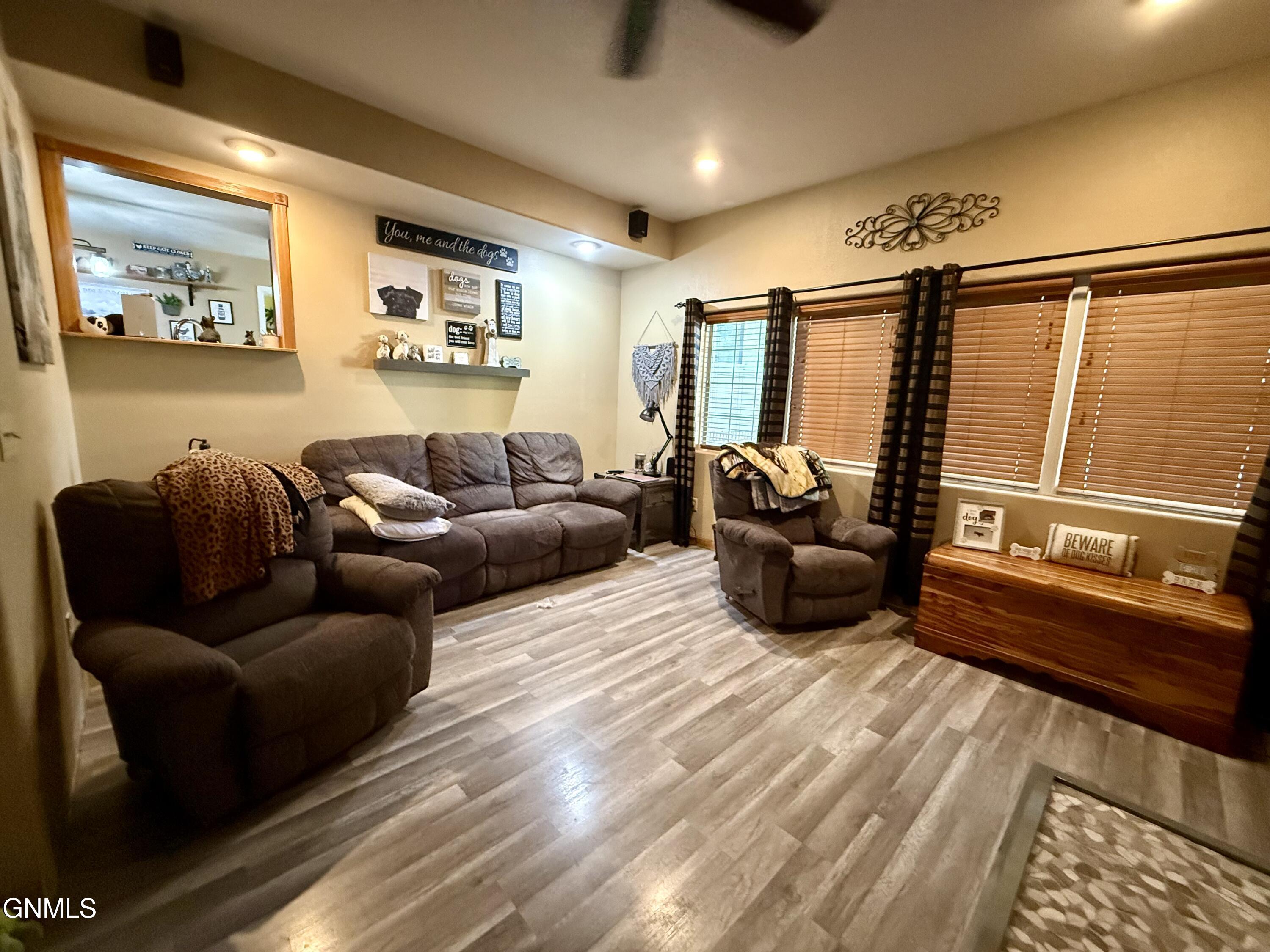 property viewer photo 6