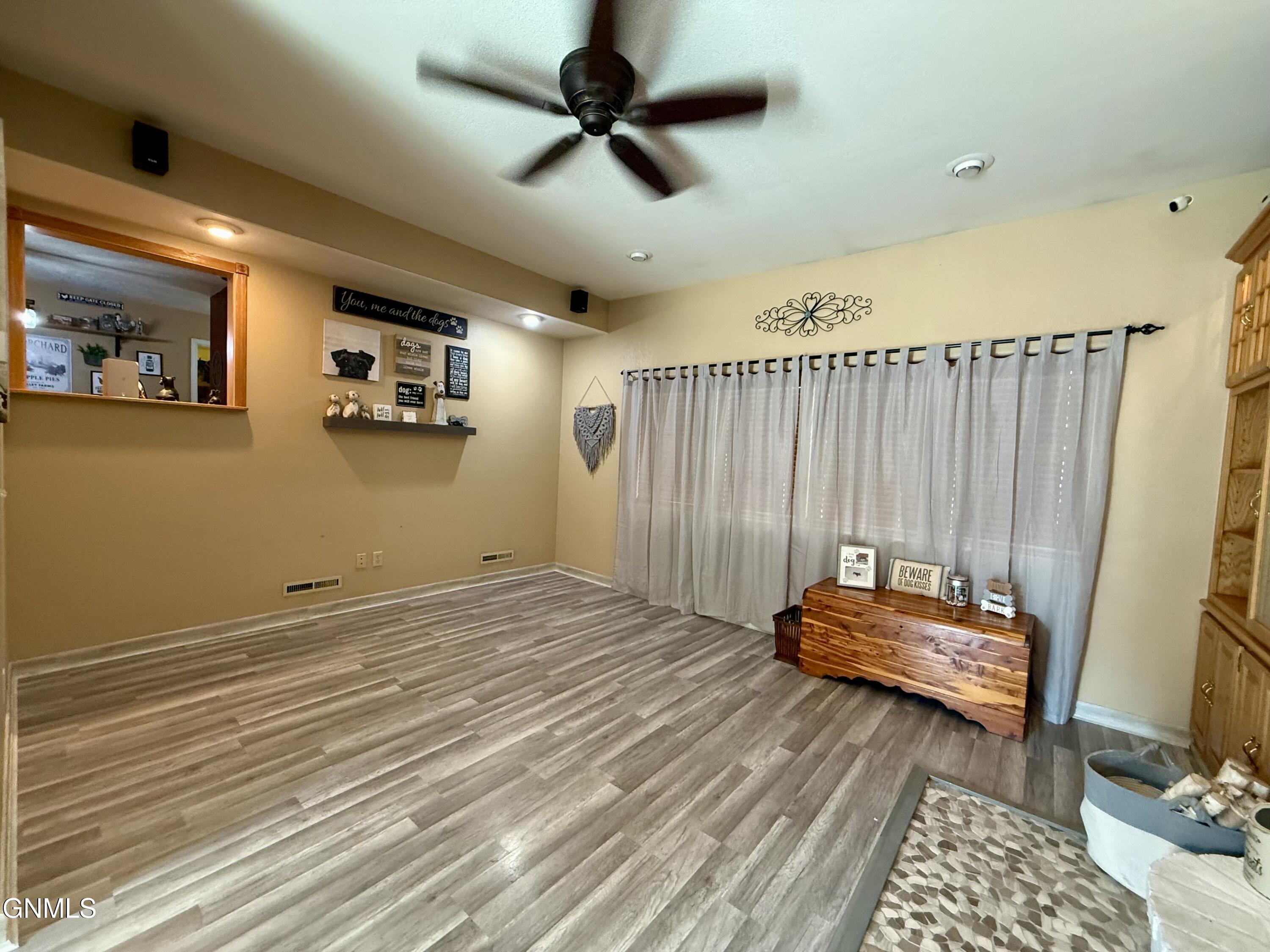 property viewer photo 8