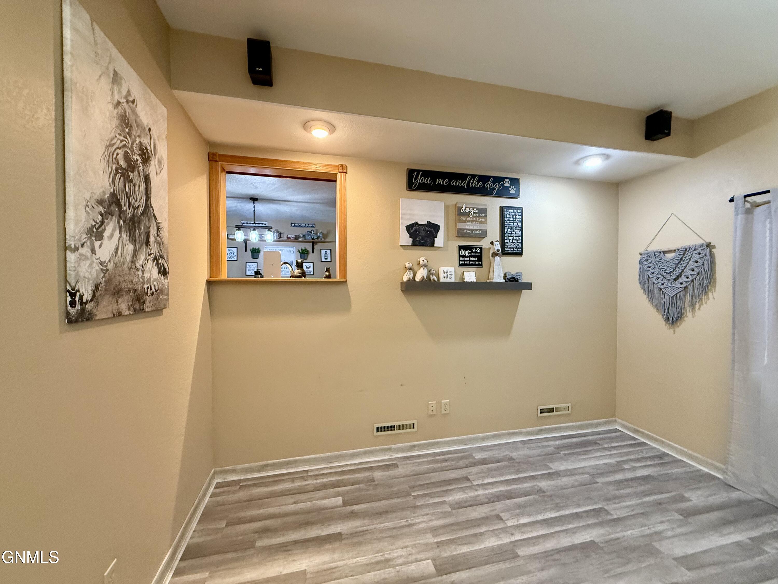 property viewer photo 9