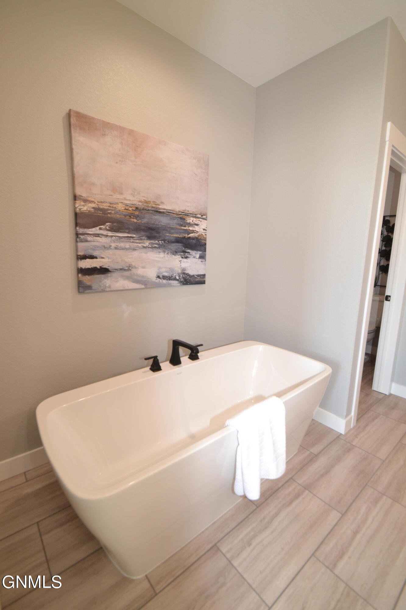 property viewer photo 29