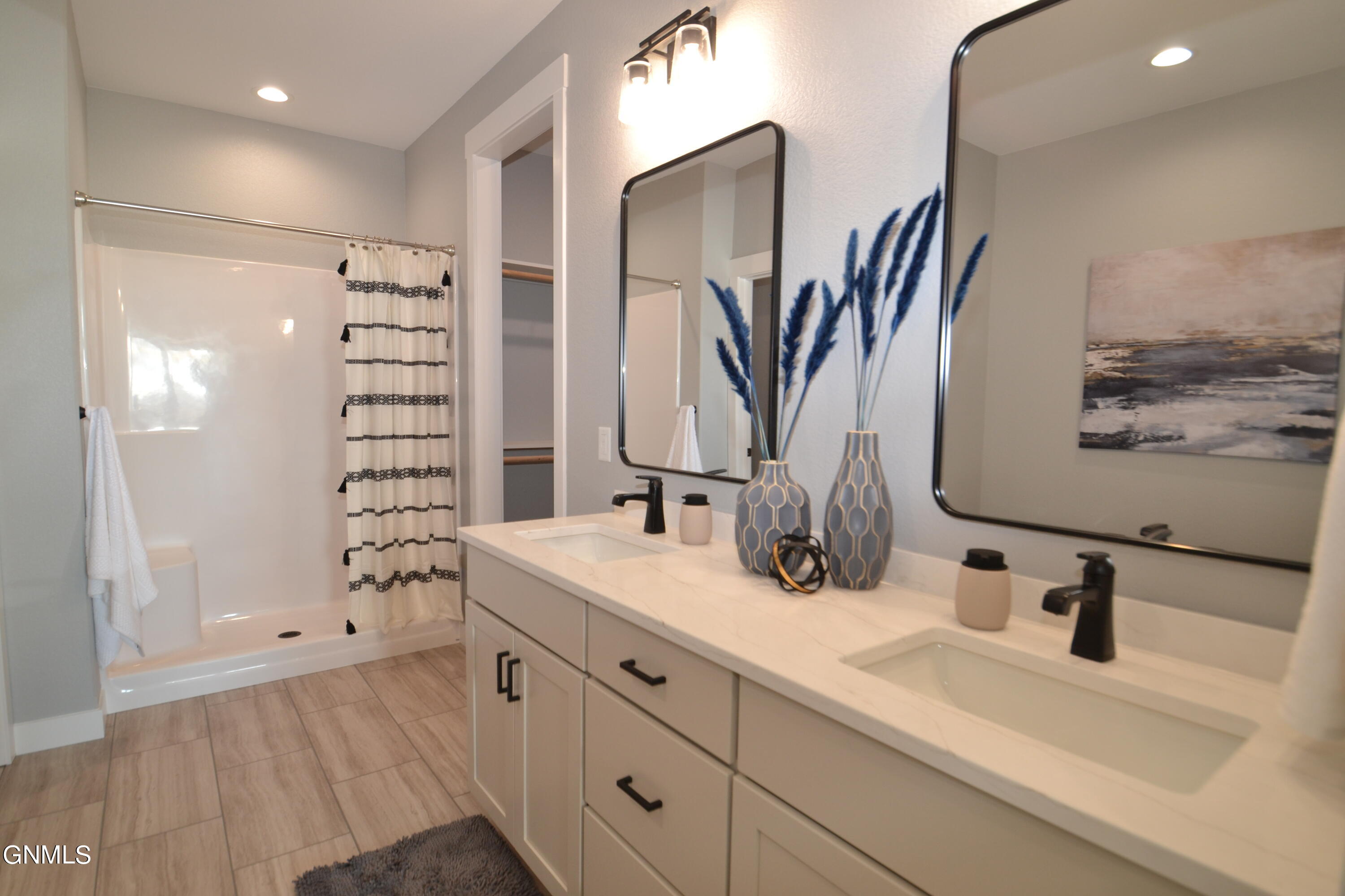 property viewer photo 30