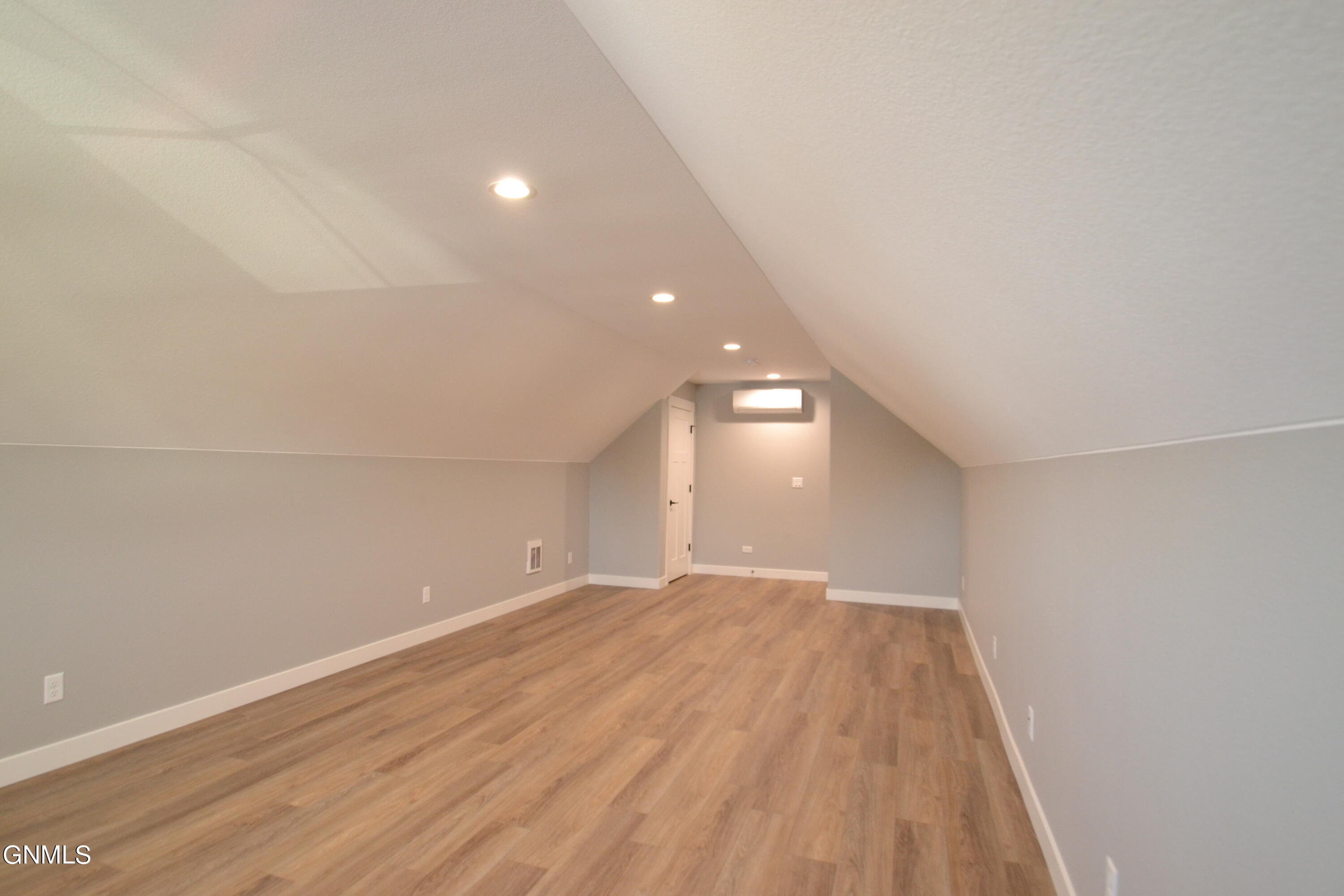 property viewer photo 40