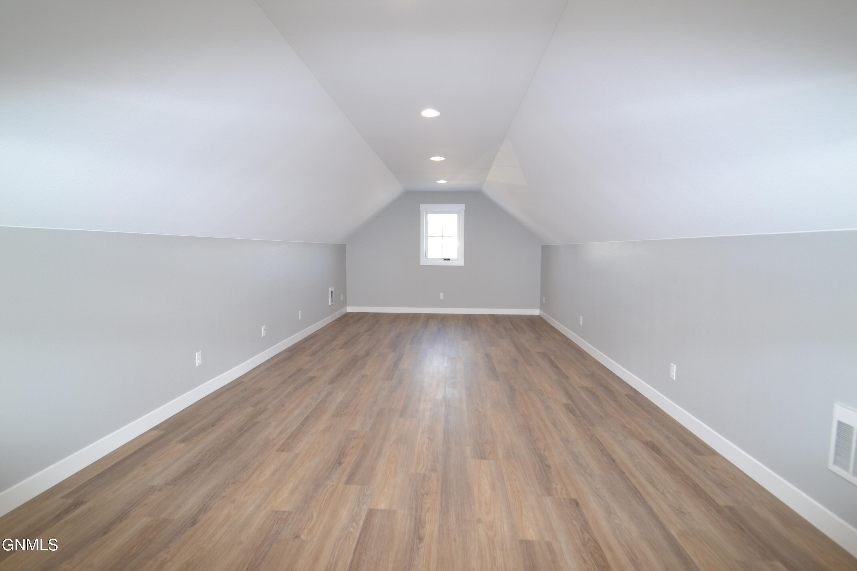 property viewer photo 41