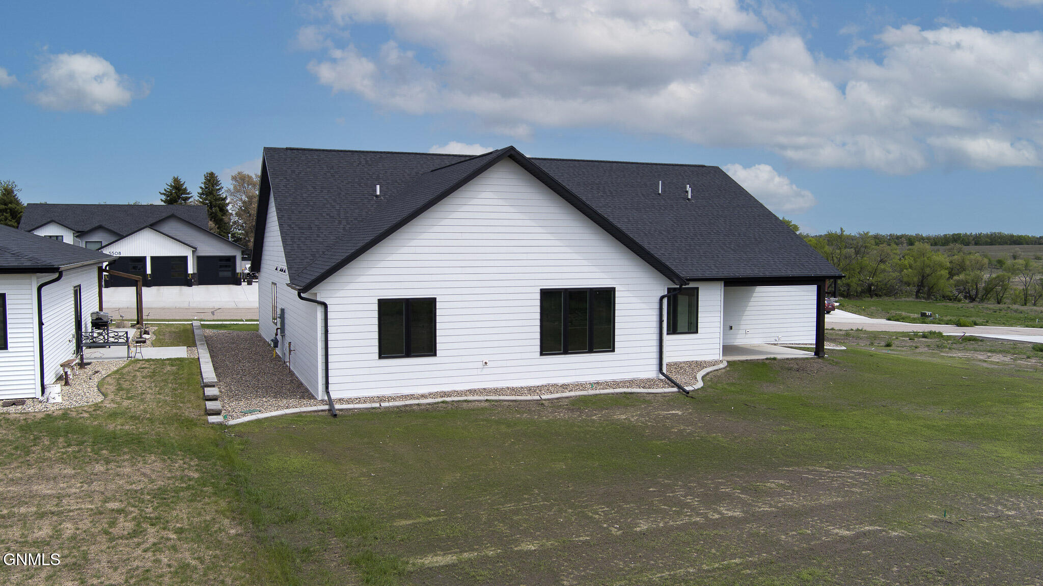 property viewer photo 44