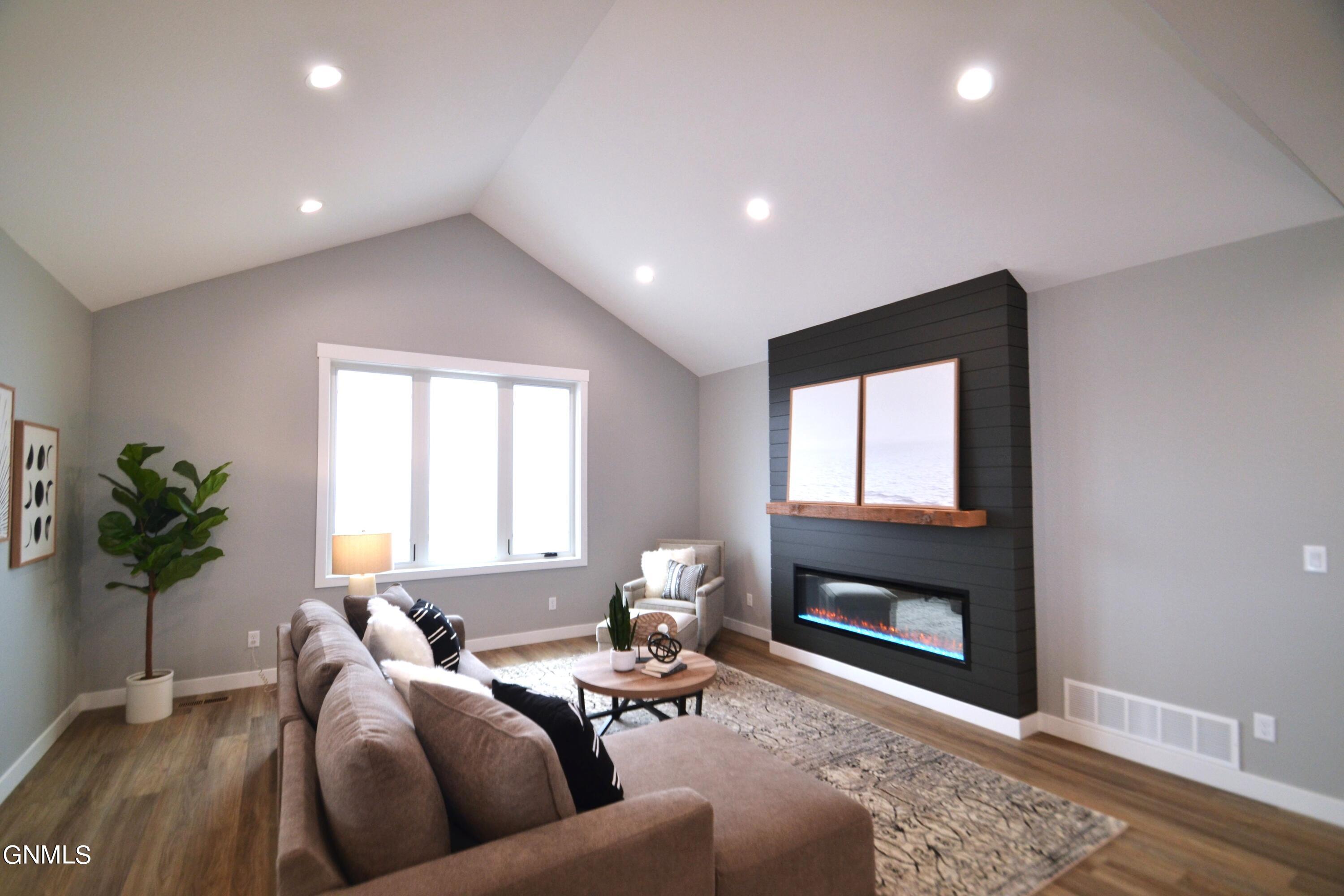 property viewer photo 6