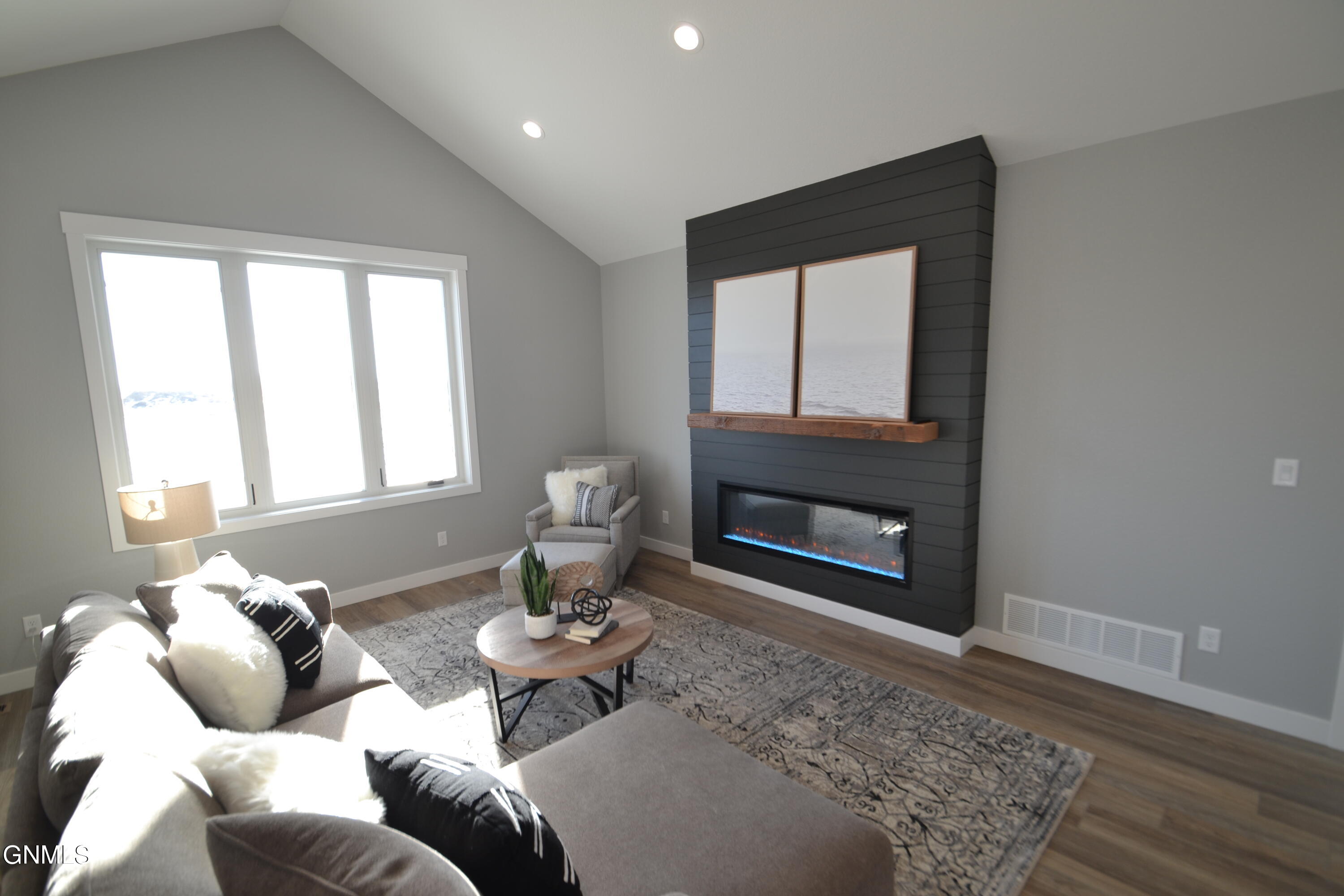 property viewer photo 7