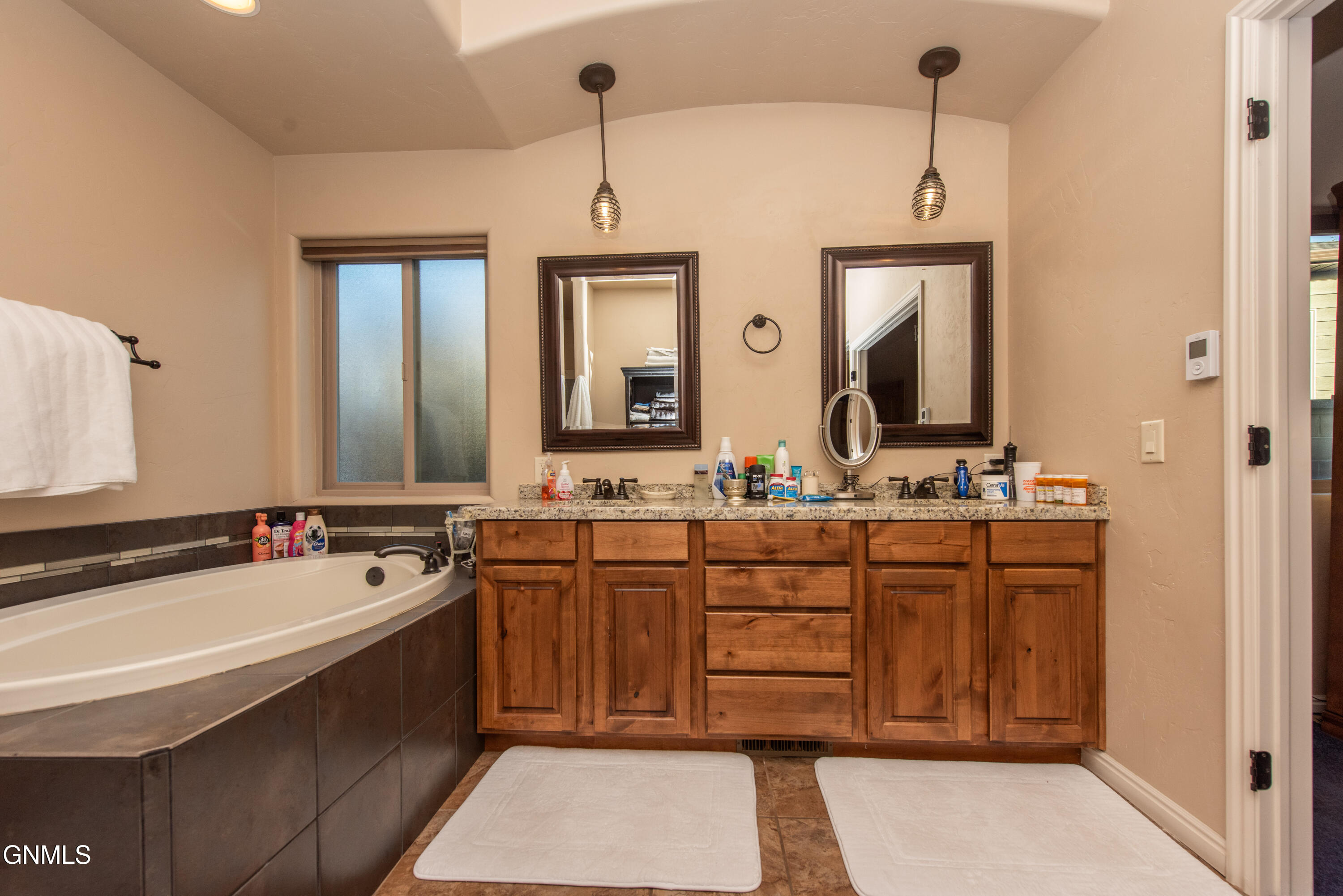 property viewer photo 38