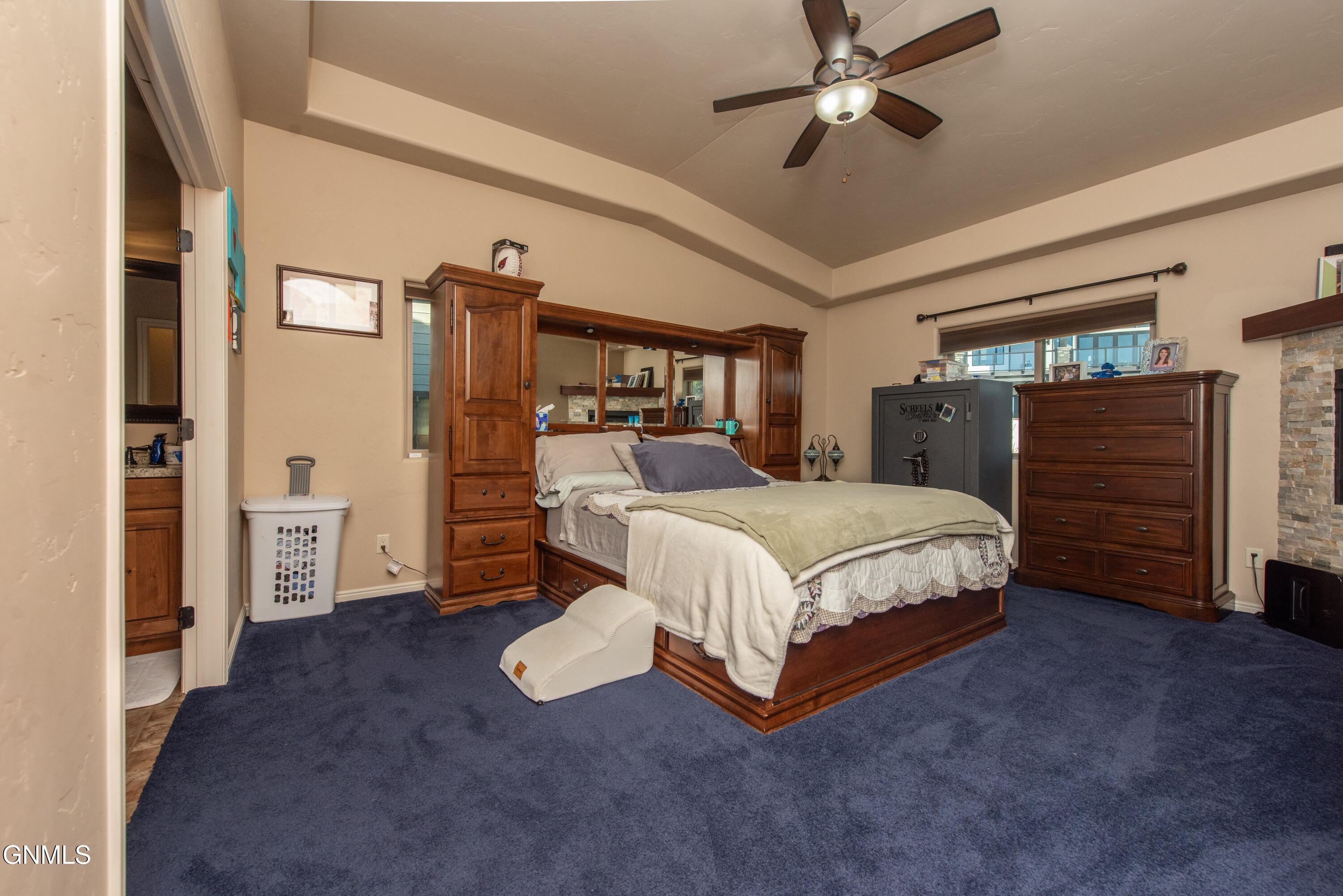 property viewer photo 45