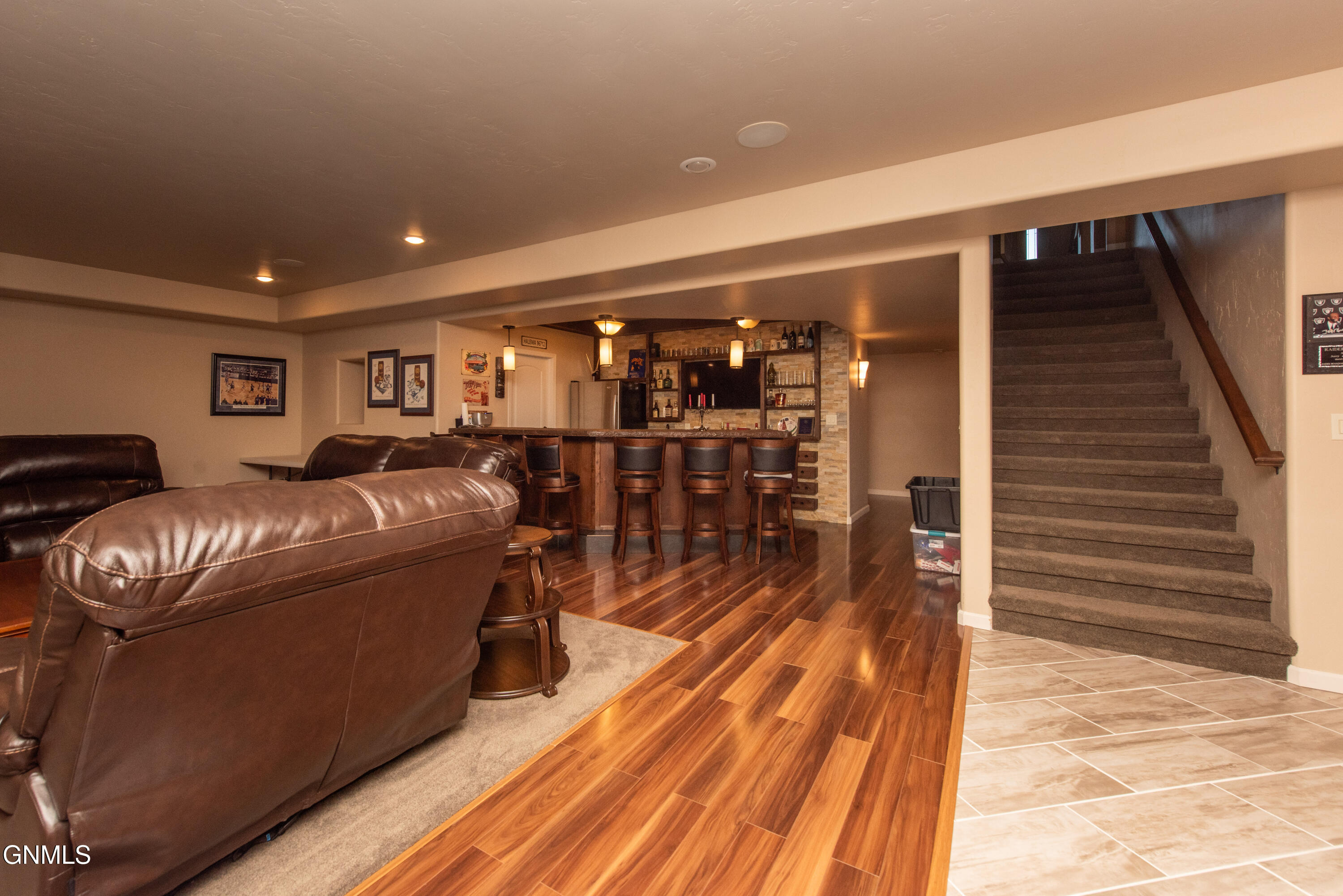 property viewer photo 75